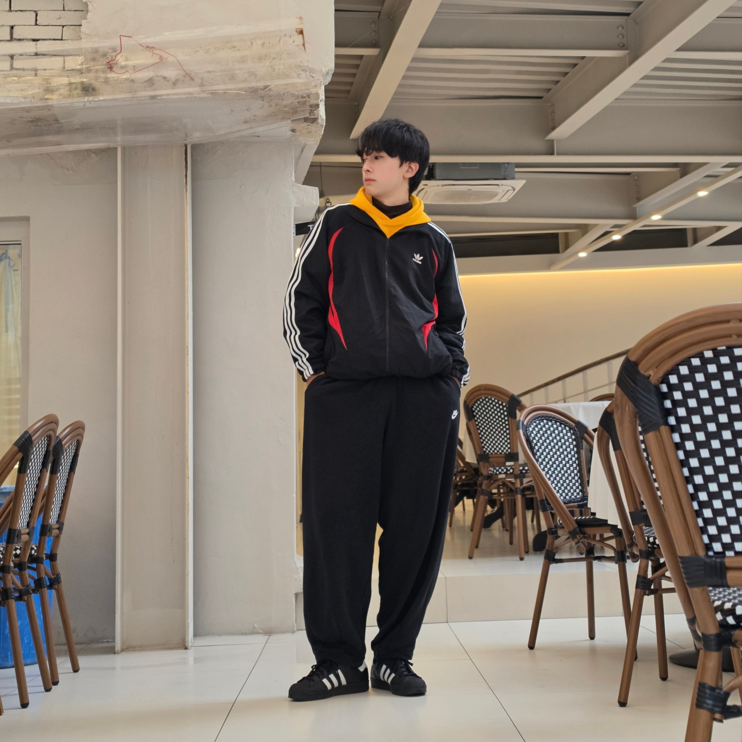 Adidas Archive Track Top Black - KR Sizing, Nike Club Fleece Oversized French Terry Pants Black White - Asia 착용 스타일 - 3