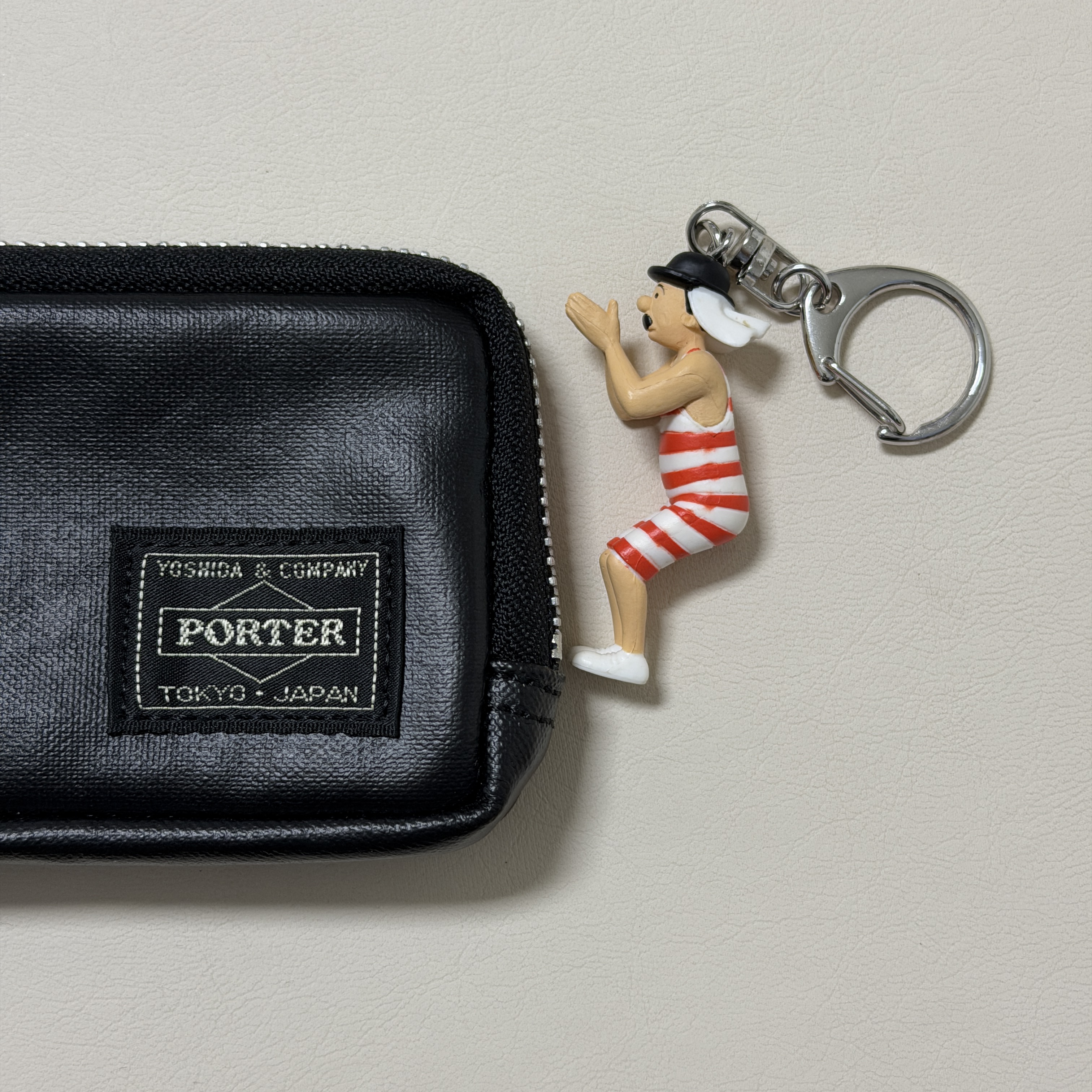 Porter Freestyle Multi Coin Case Black 착용 스타일 - 1