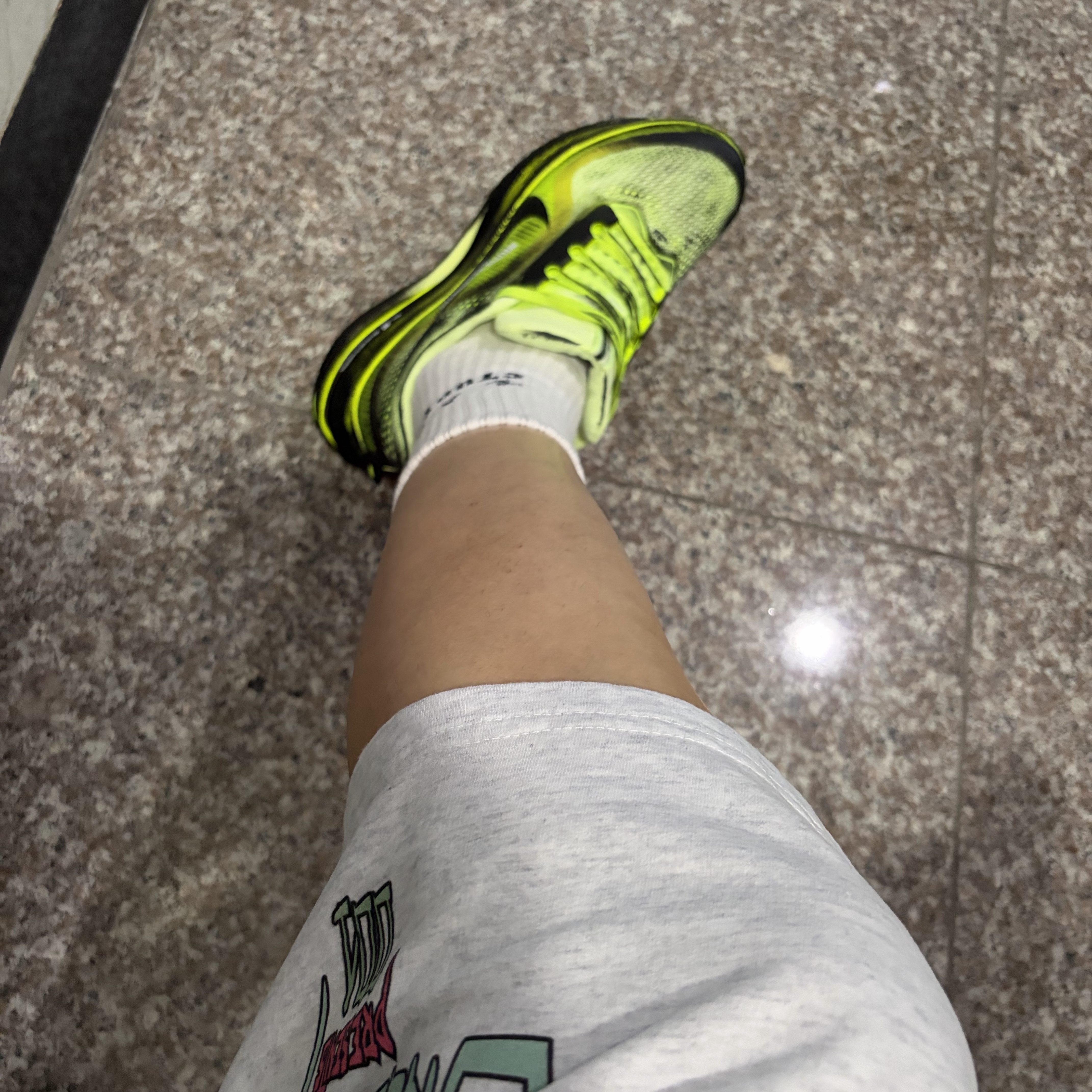 (W) Nike x Melitta Baumeister Pegasus Premium Volt and Cyber, Undermycar POC-001 POC Basic Sweat Shorts Light melange / 001 착용 스타일 - 3