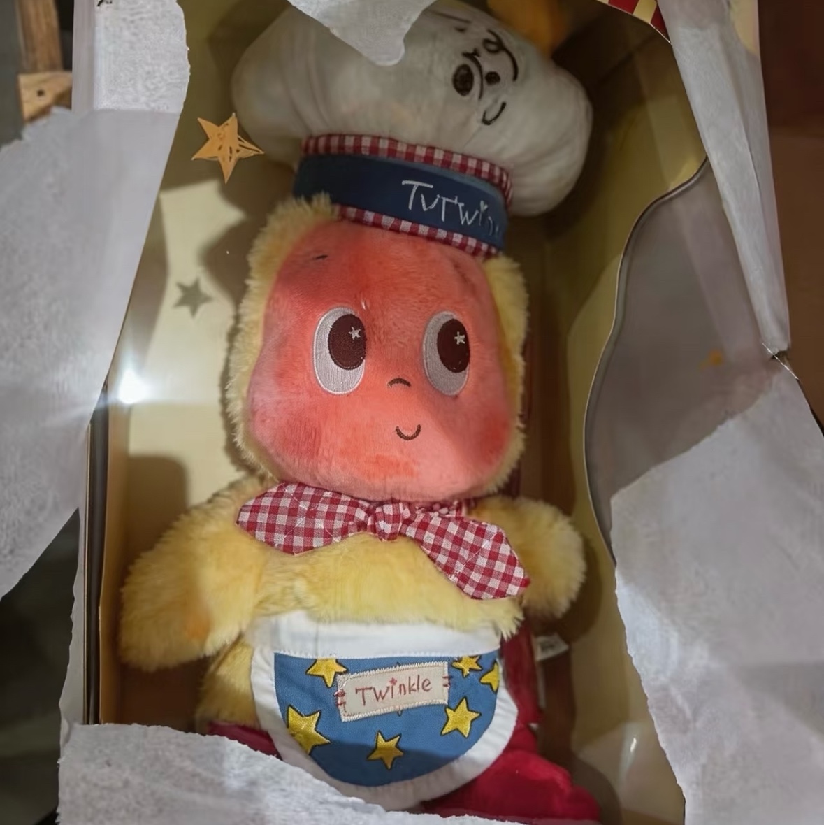 Pop Mart Moon Gelato Series Baker Plush Doll 착용 스타일