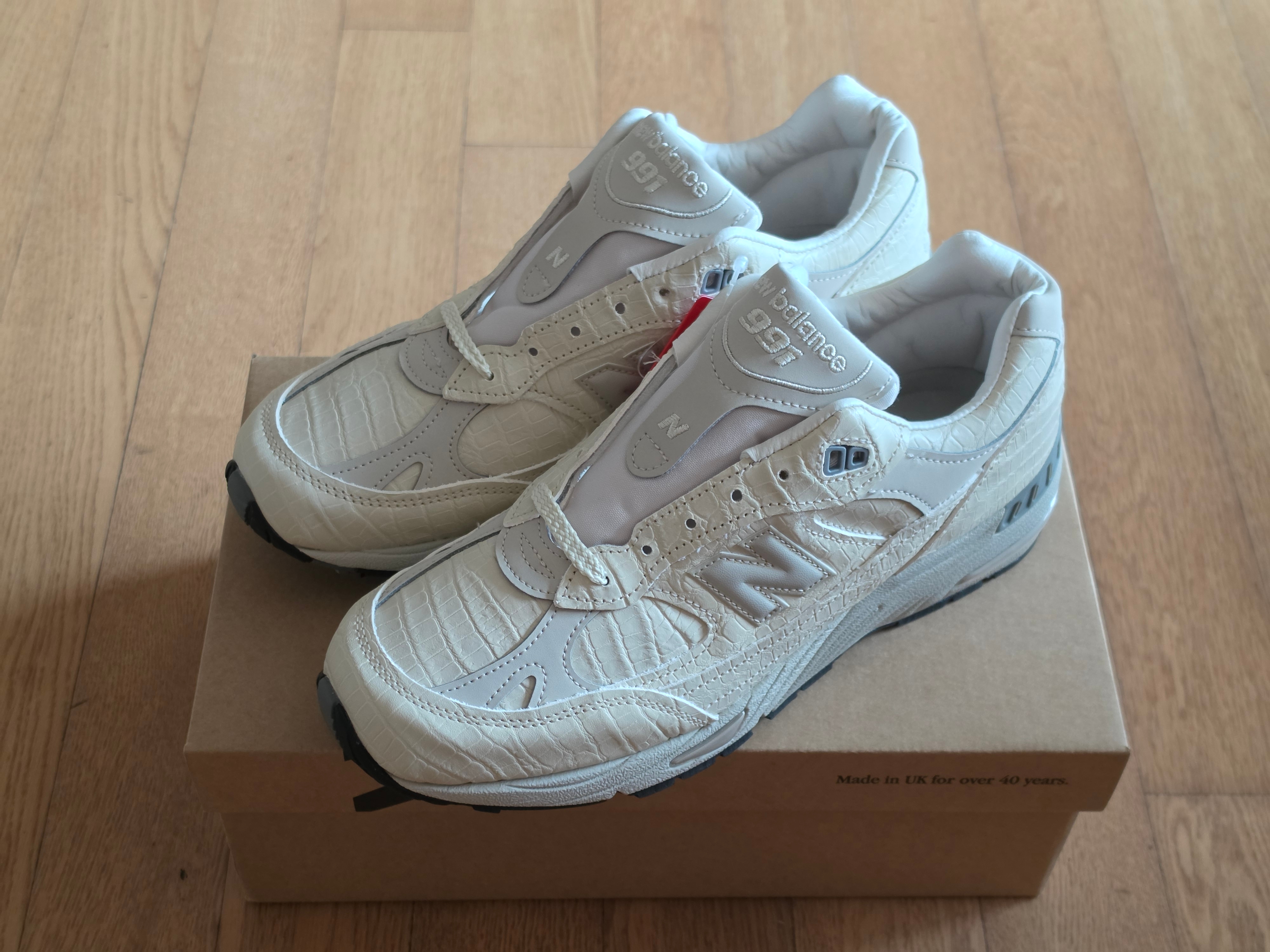 New Balance 991v1 Made in UK Oyster Grey Pistachio Shell 착용 스타일 - 2