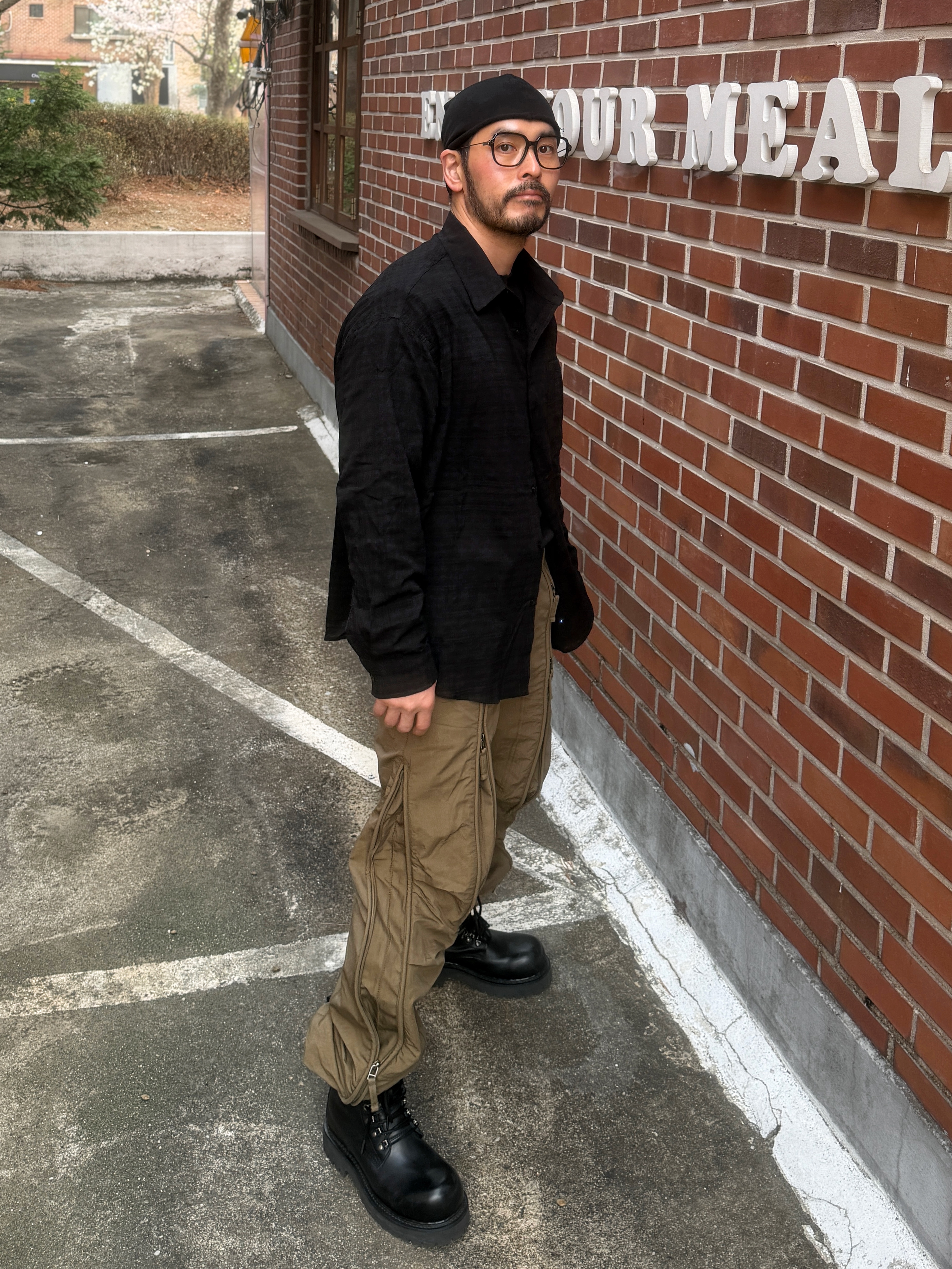 Gentle Monster Mua 01 Black 착용 스타일 - 2