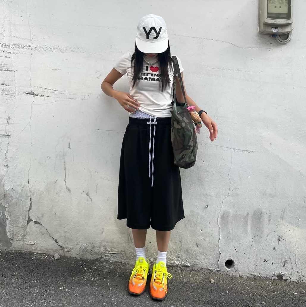 SLEEKGLOW Boxer Trunk Bermuda Pants Black 착용 스타일 - 2