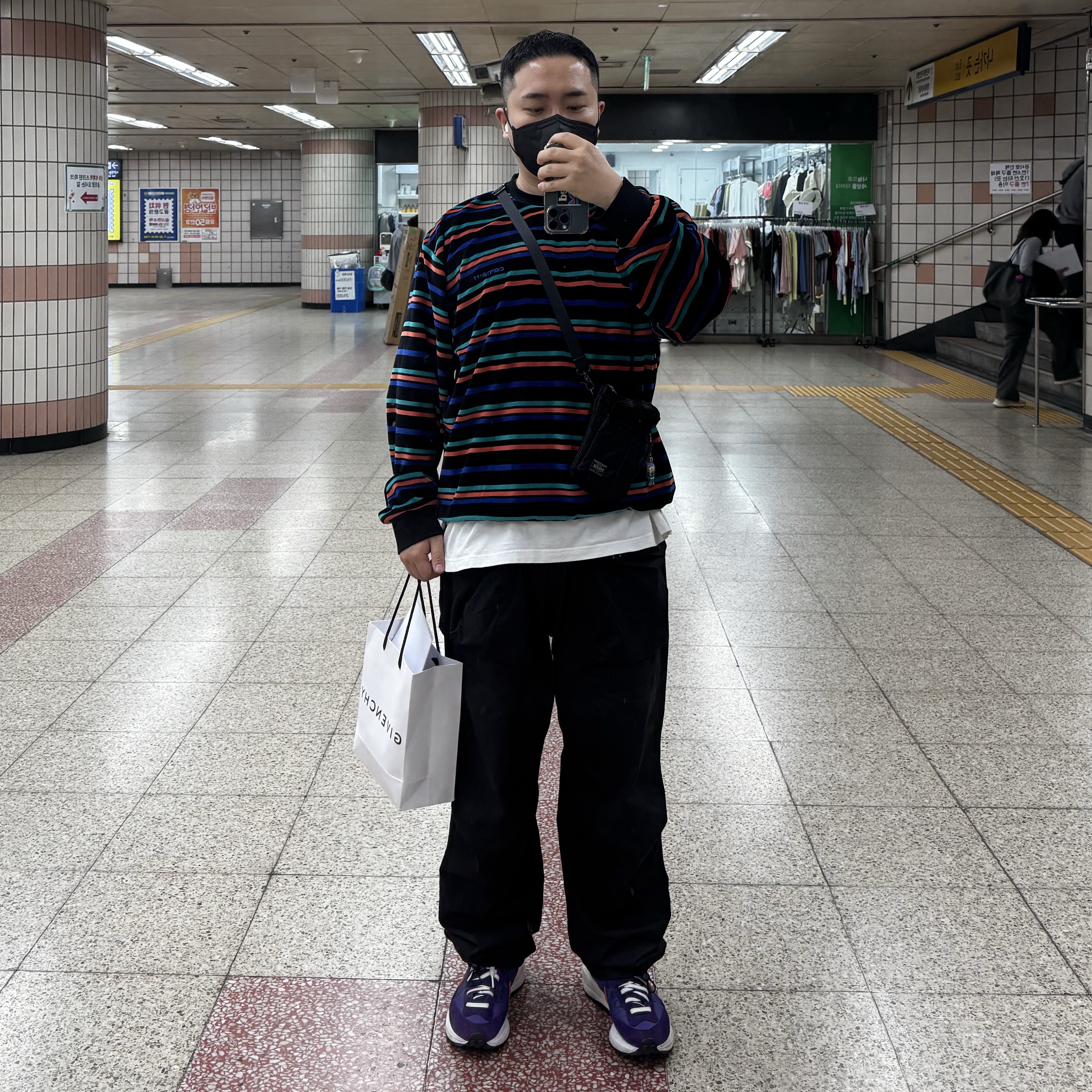 Nike x Sacai VaporWaffle Dark Iris, Porter Howl Helmet Bag Mini Black 착용 스타일