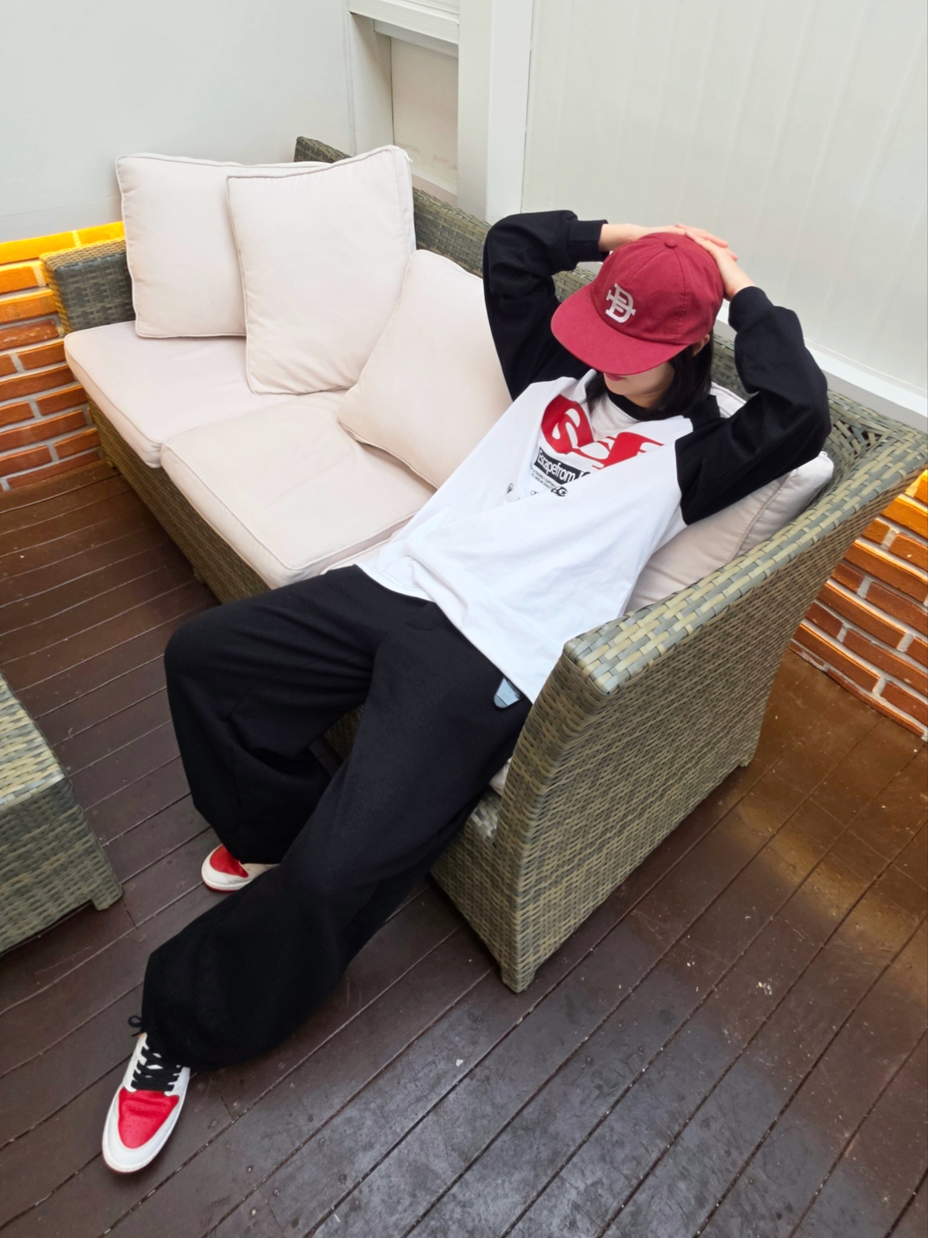 Escapefrom Red ESCF Logo Collage Print Long Sleeve Black, (GS) Jordan 1 Retro High OG Heritage 착용 스타일 - 1