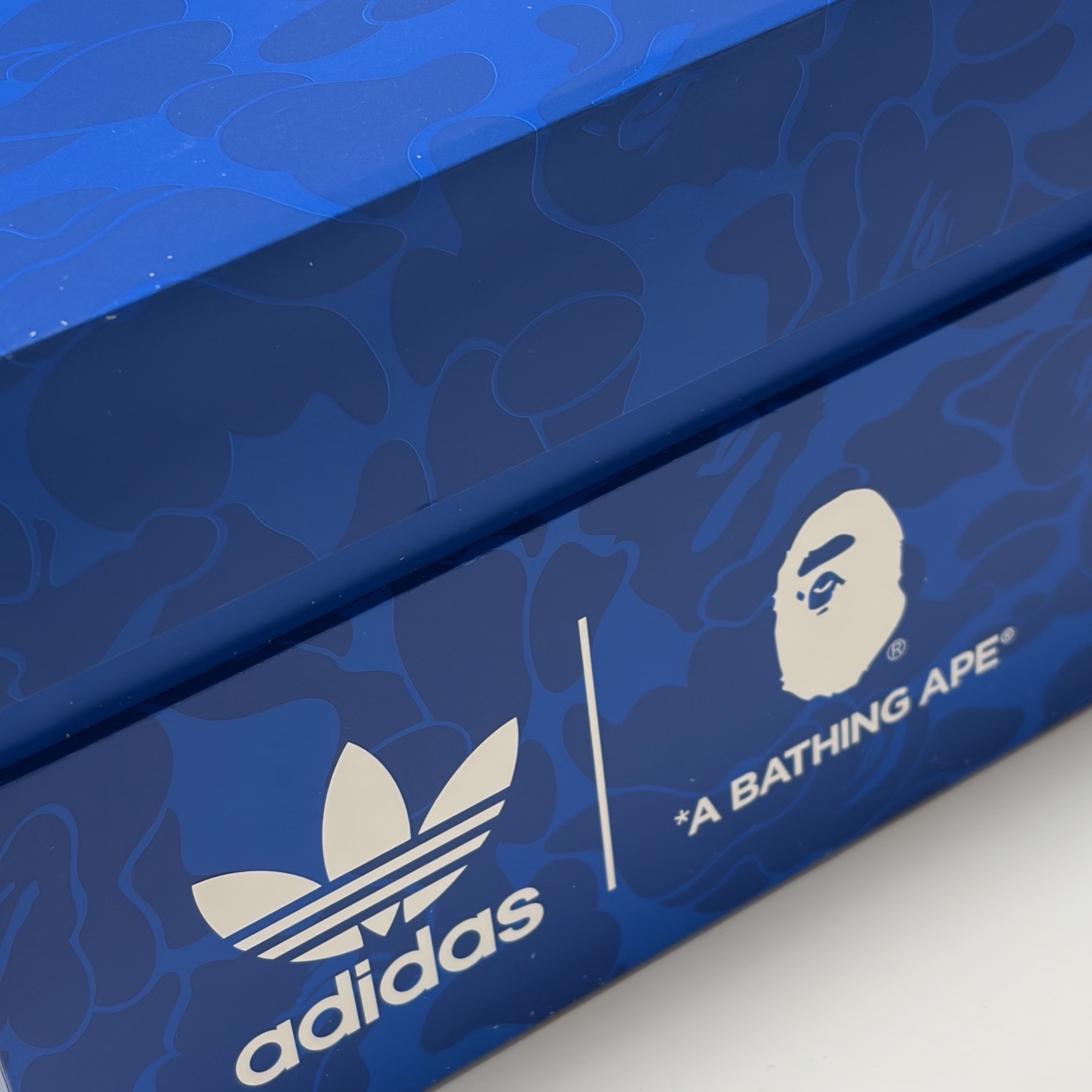 Adidas X BAPE Lawsuit Sand Cloud White 착용 스타일 - 4
