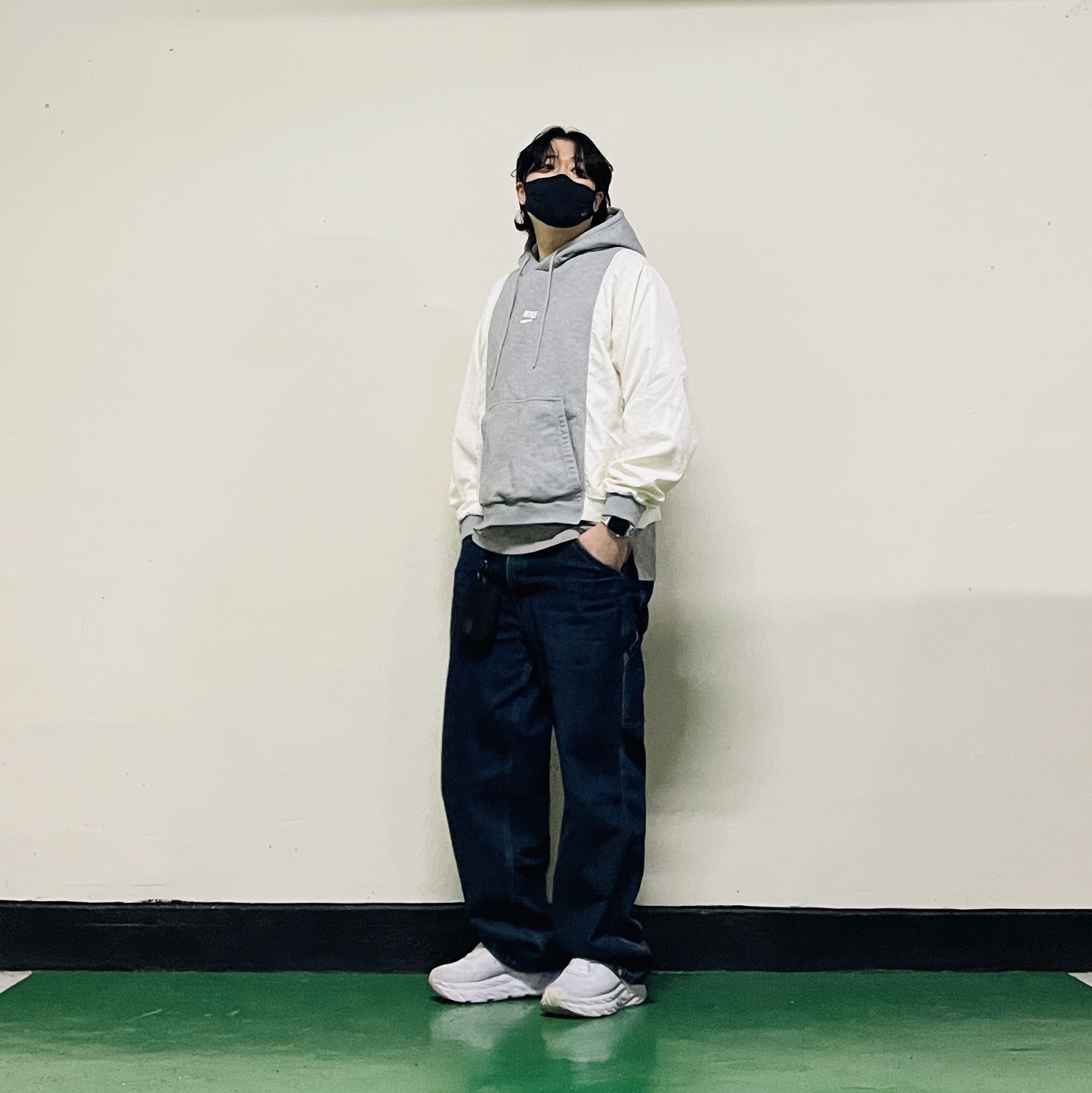 Nike NSW Hoodie BRS Dark Grey Heather, Levi's Silvertab Baggy Carpenter Jeans Dark Indigo 착용 스타일 - 3