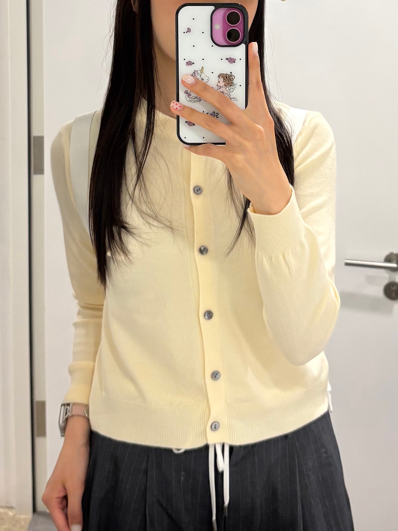 Permanent Archive Air Flex Round Cardigan Ivory 착용 스타일