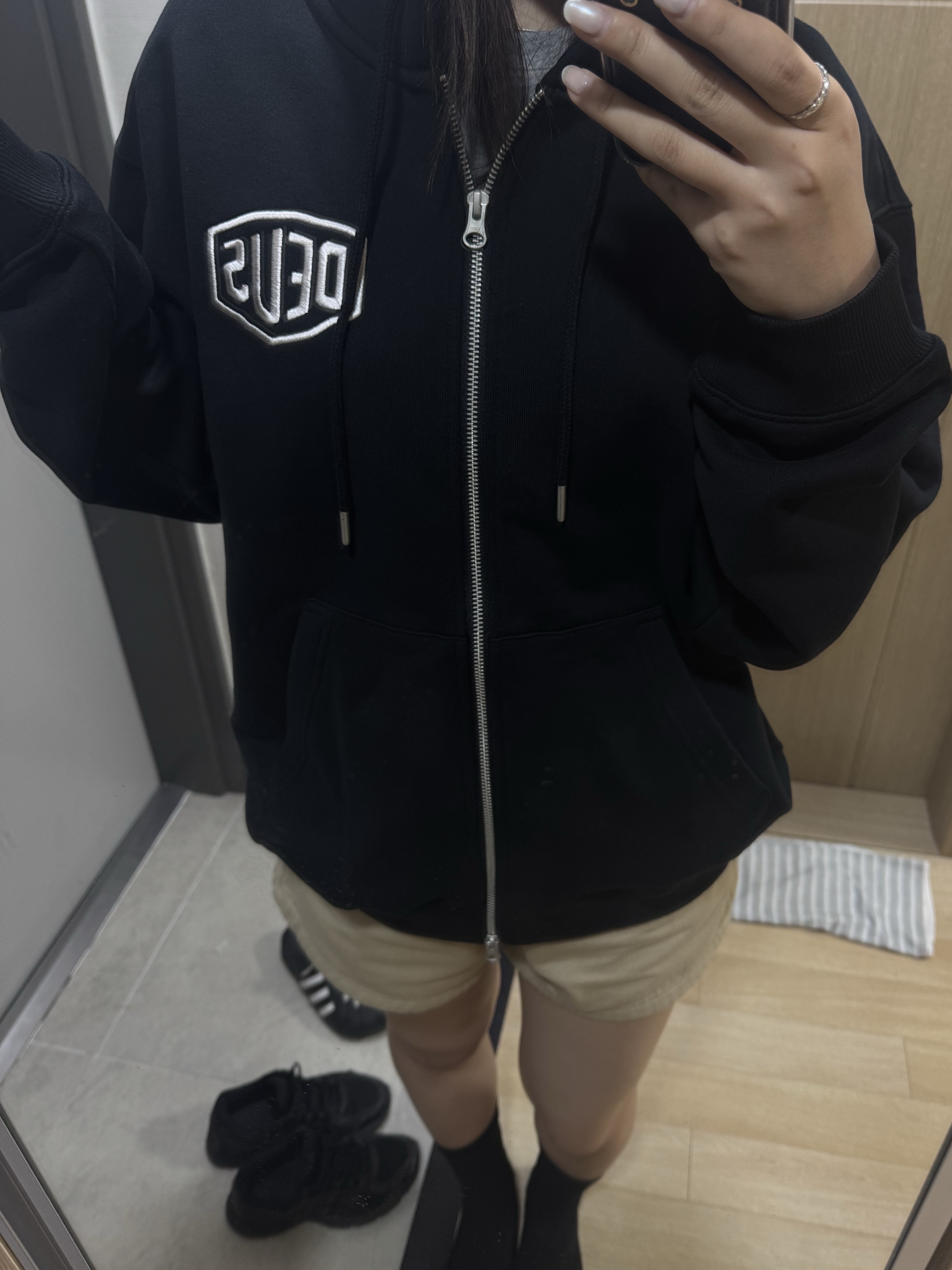 Deus Ex Machina College Address Hoodie Zip Up Black 착용 스타일 - 2