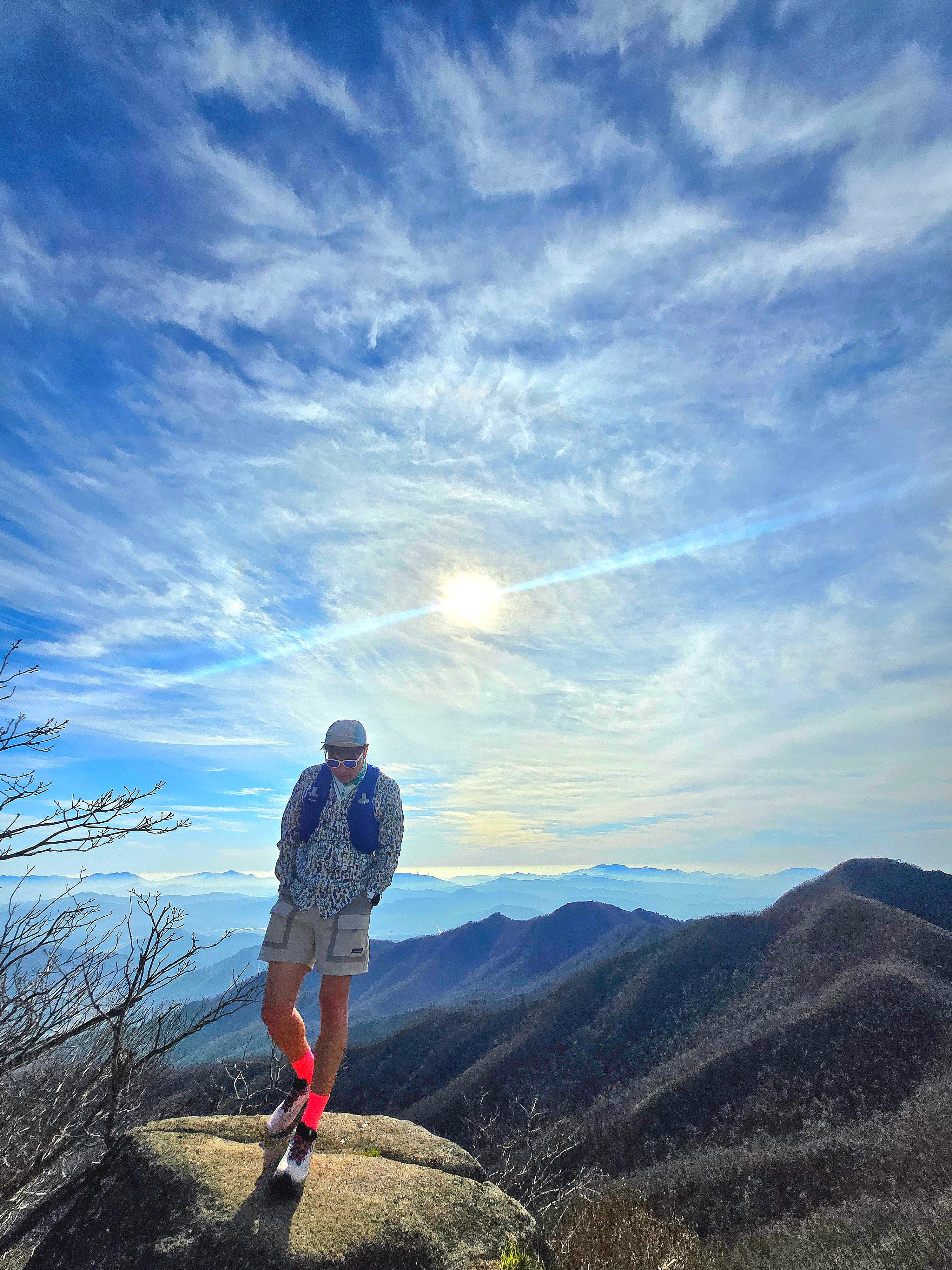 ARC Shelter Running Cap 2.0 Pink Sky Blue, Salomon Ultra Glide 4 Wide Lilac Ash 착용 스타일