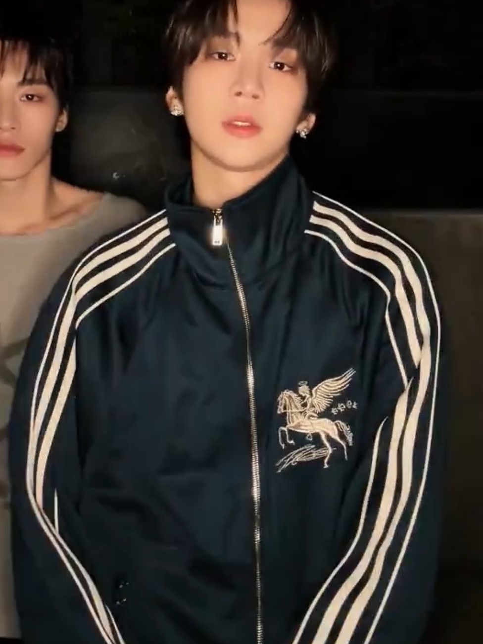 PACOSPLY Falling Angel Sports Jacket Navy 착용 스타일