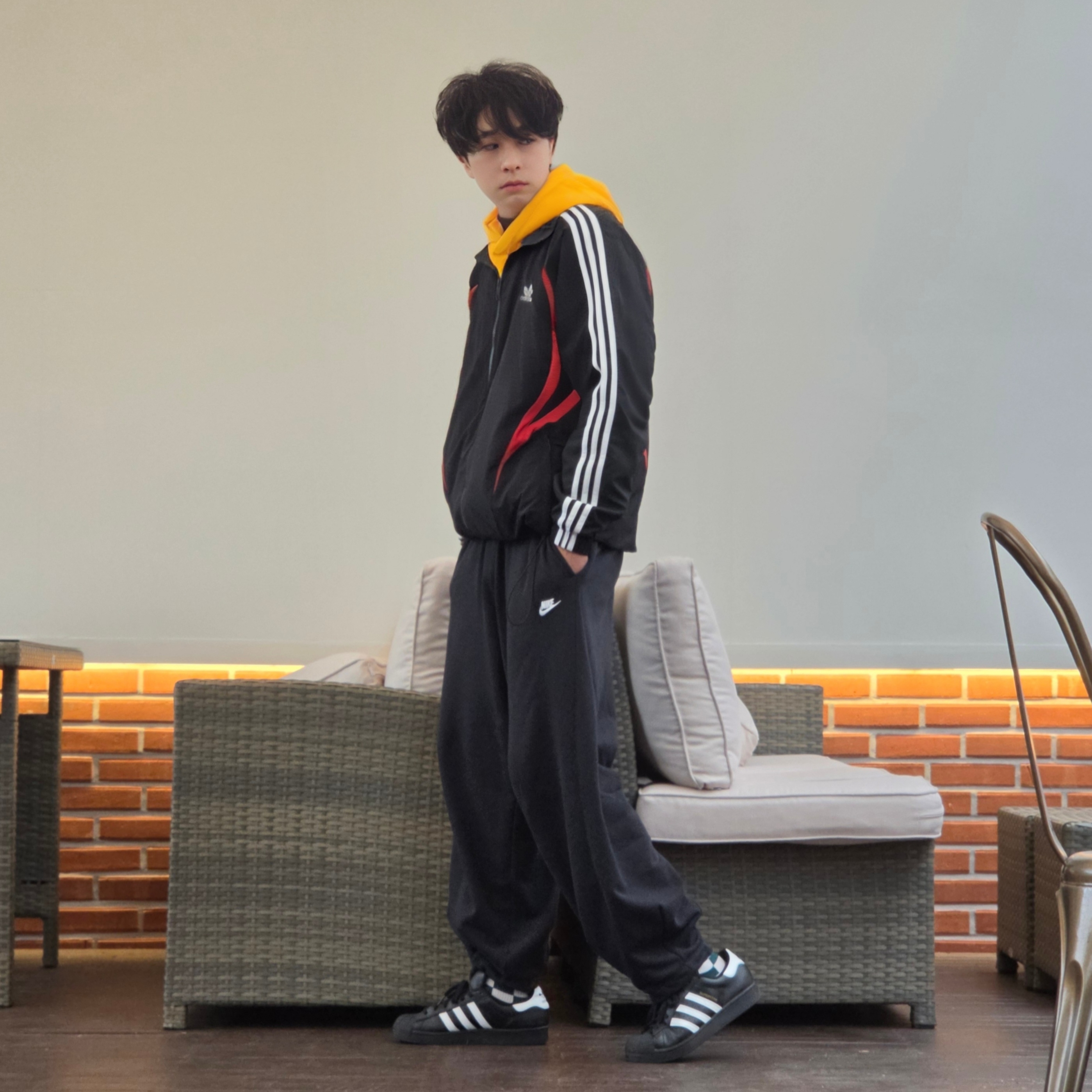 Adidas Archive Track Top Black - KR Sizing, Nike Club Fleece Oversized French Terry Pants Black White - Asia 착용 스타일 - 2