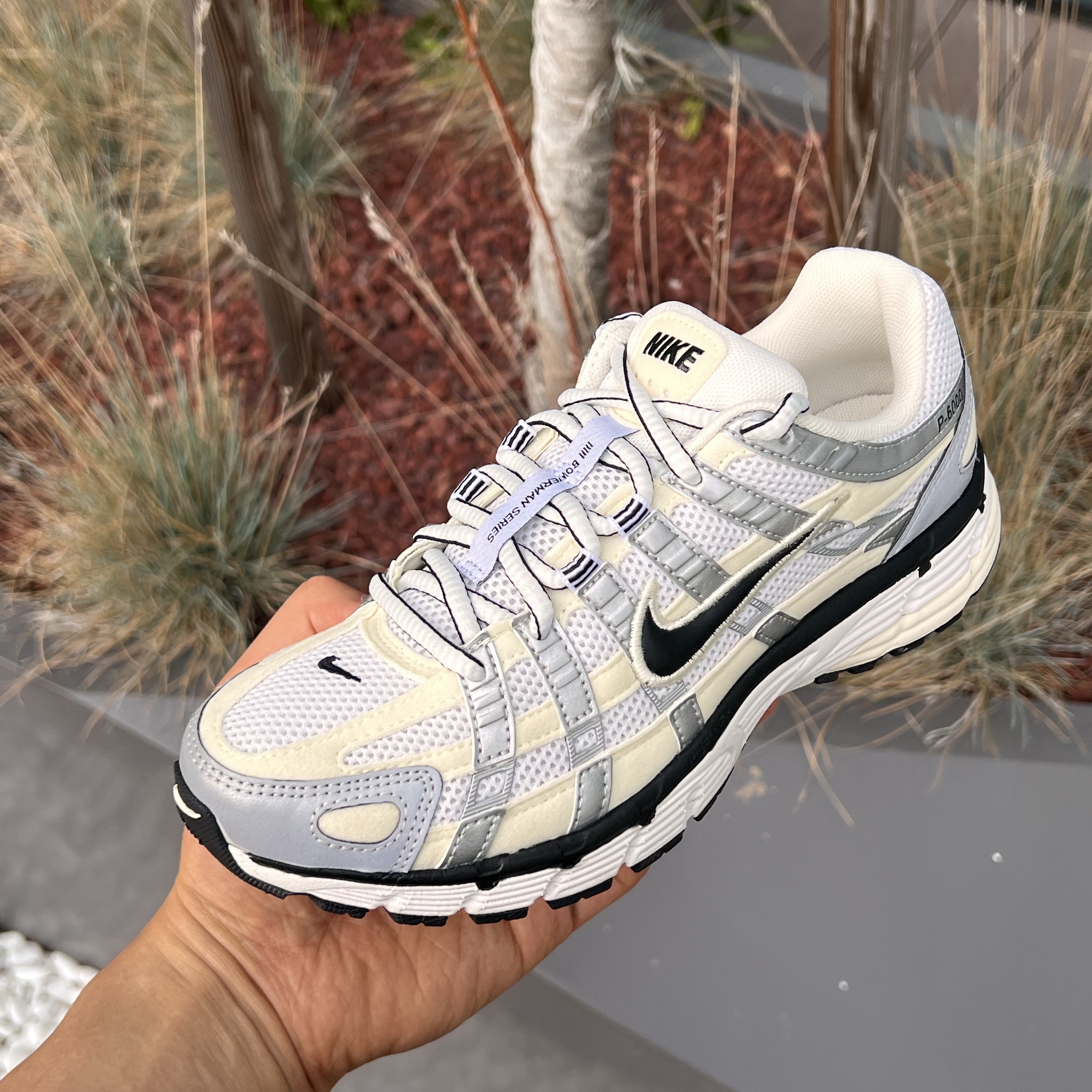(W) Nike P-6000 Coconut Milk Metallic Silver 착용 스타일