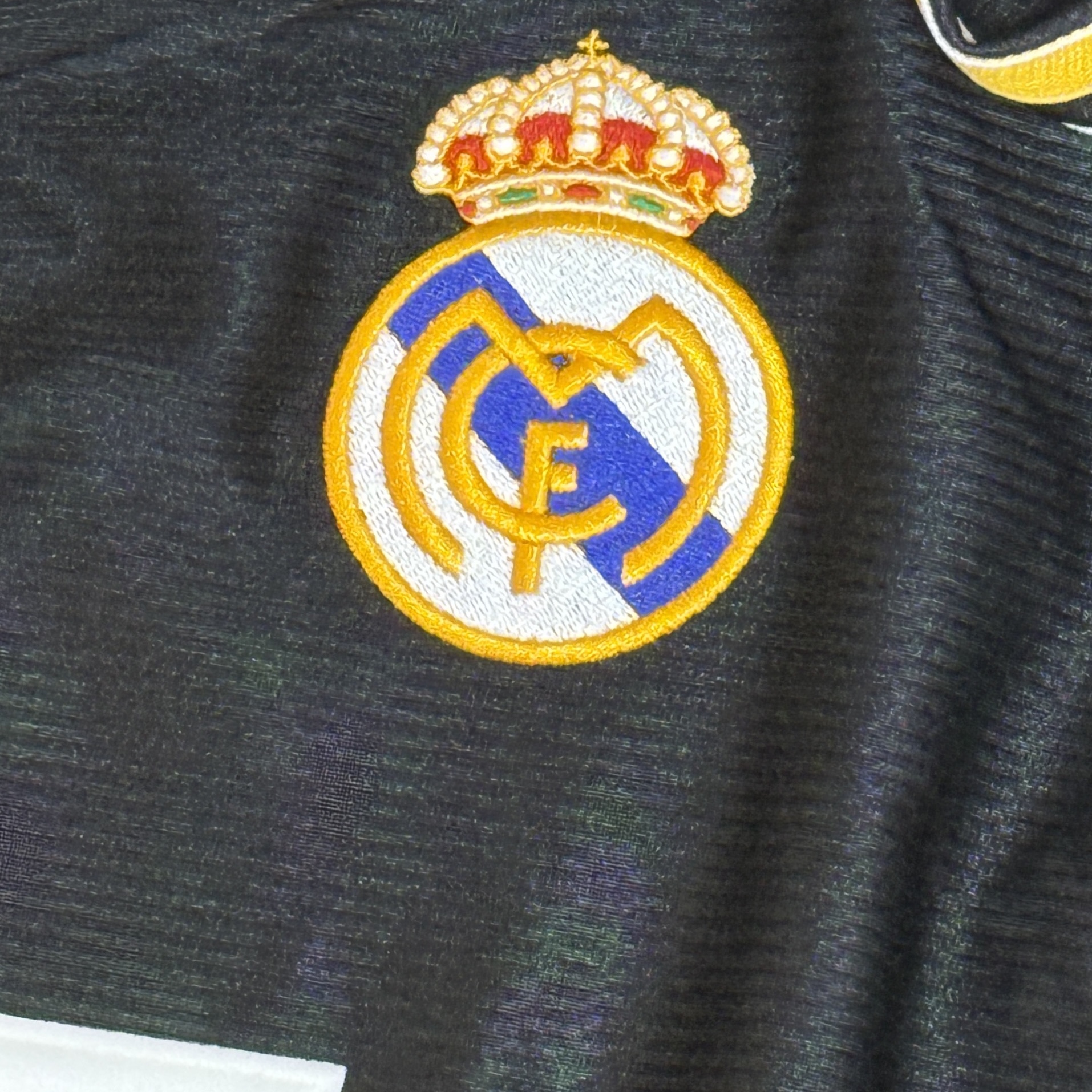 Adidas Real Madrid 99/00 Away Jersey Black - KR Sizing (Non Marking Ver.) 착용 스타일 - 4