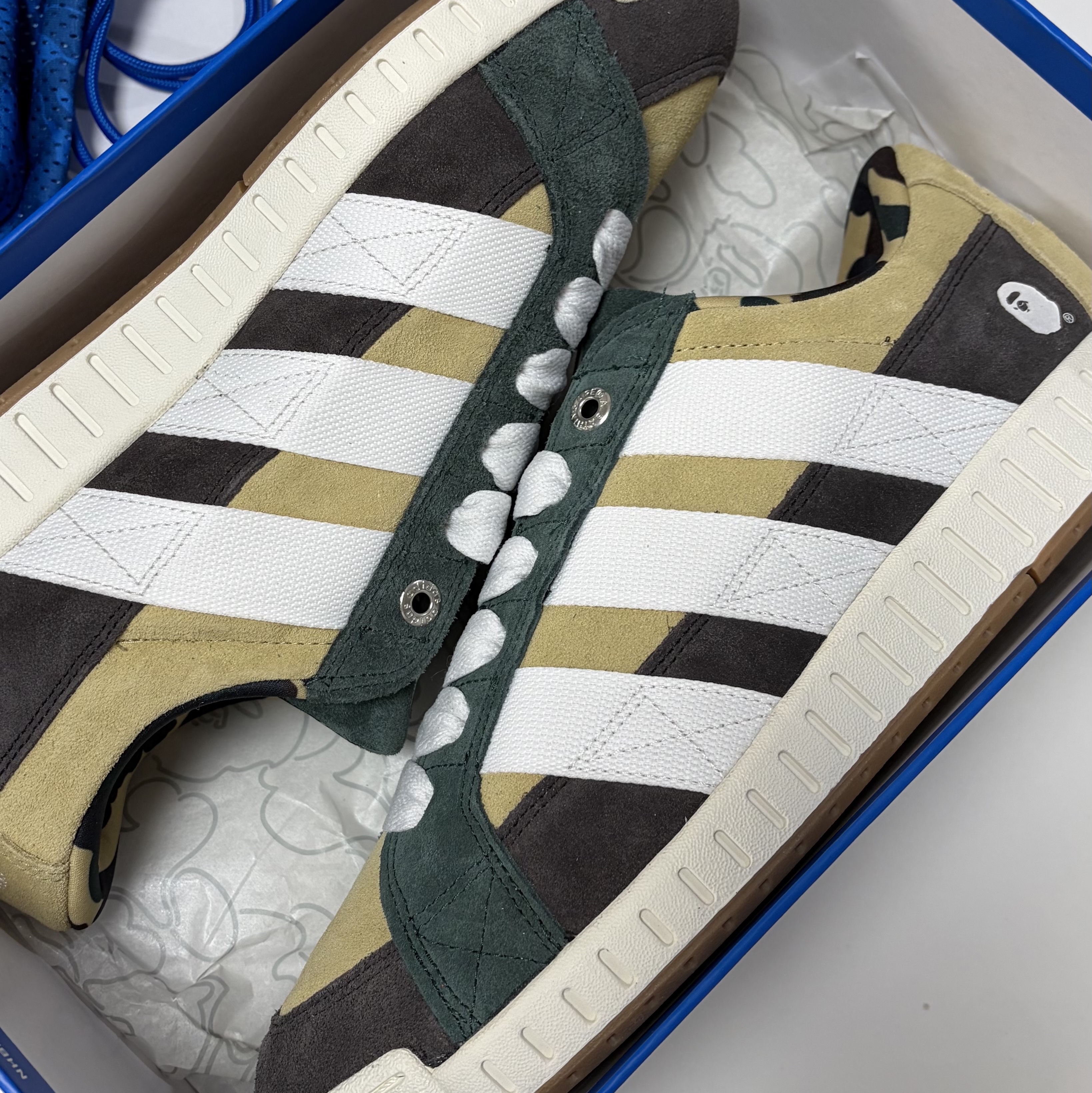 Adidas X BAPE Lawsuit Sand Cloud White 착용 스타일 - 2