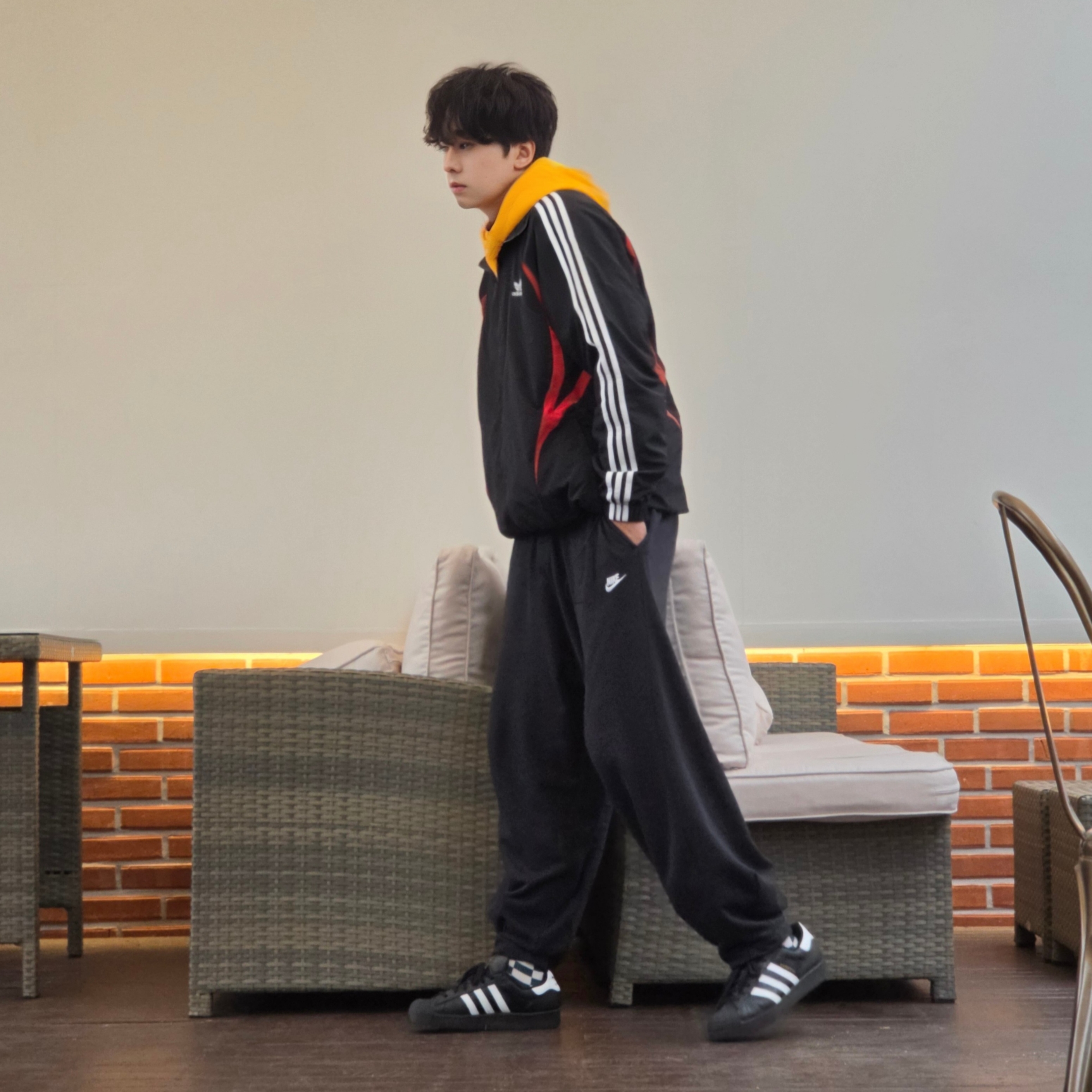 Adidas Archive Track Top Black - KR Sizing, Nike Club Fleece Oversized French Terry Pants Black White - Asia 착용 스타일 - 1