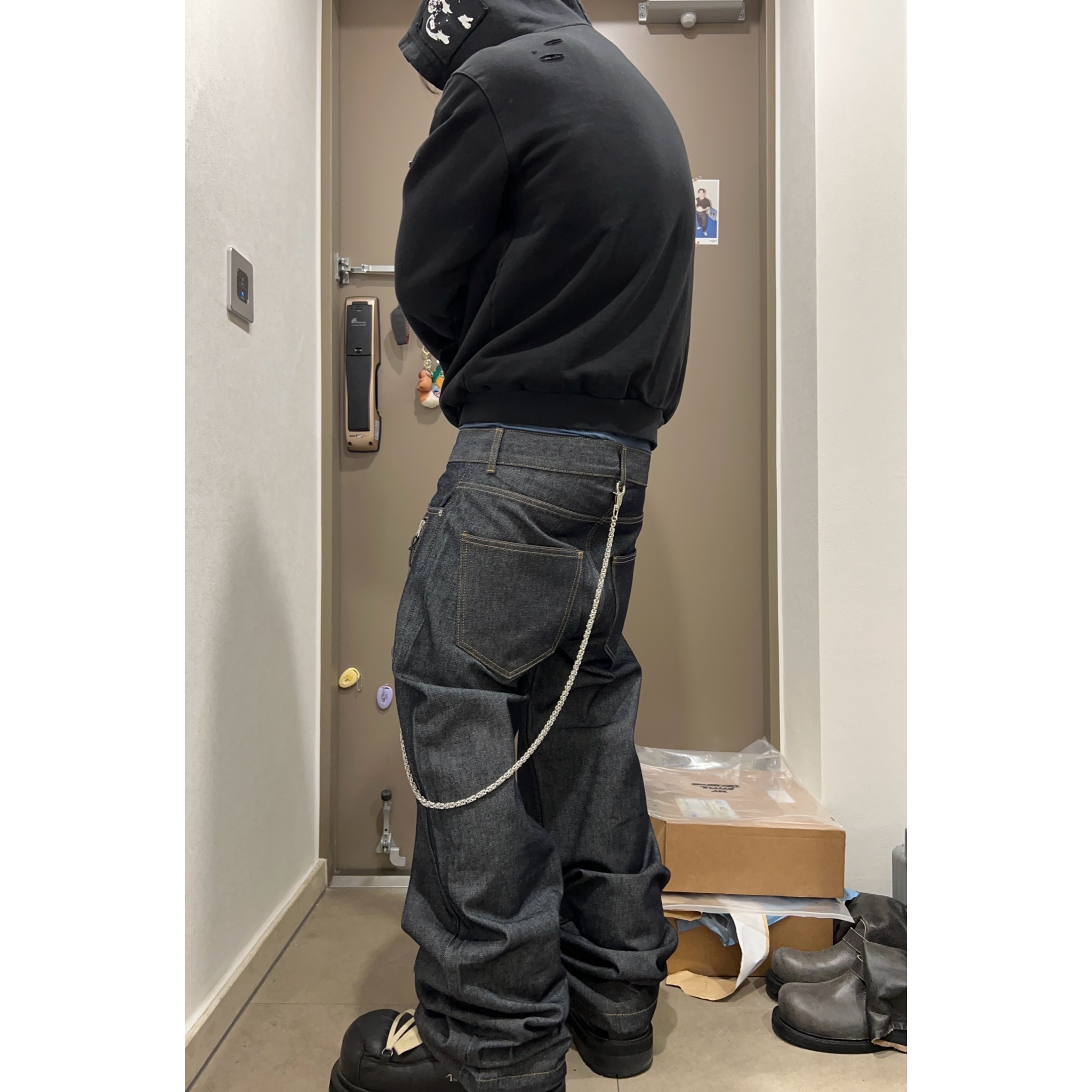 MJD Cowboy Patch Thermal Zip-Up Hoodie Black, MJD Low-Rise Dual Zip Denim Indigo 착용 스타일 - 1