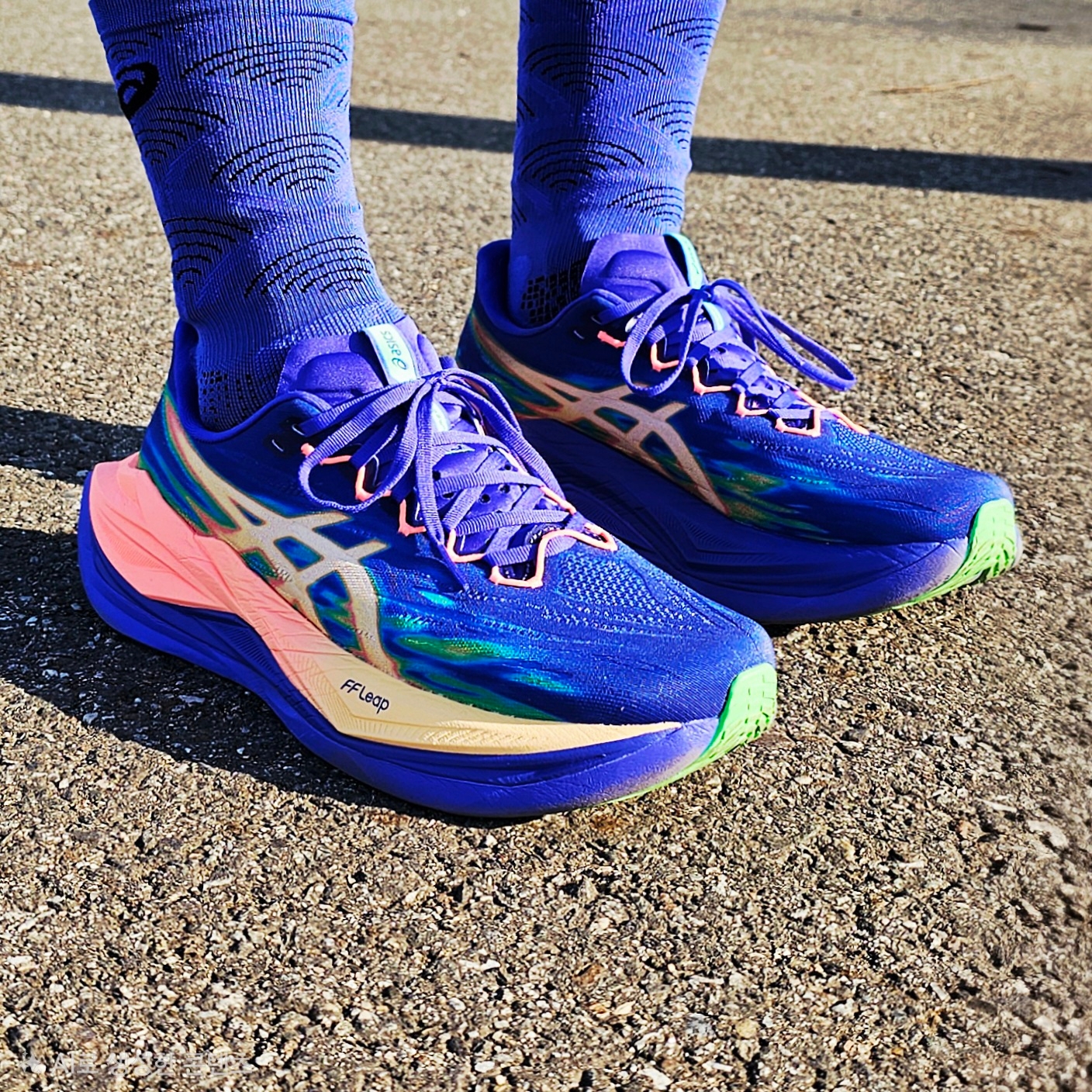 Asics Superblast 3 Cobalt Burst Light Orange 착용 스타일