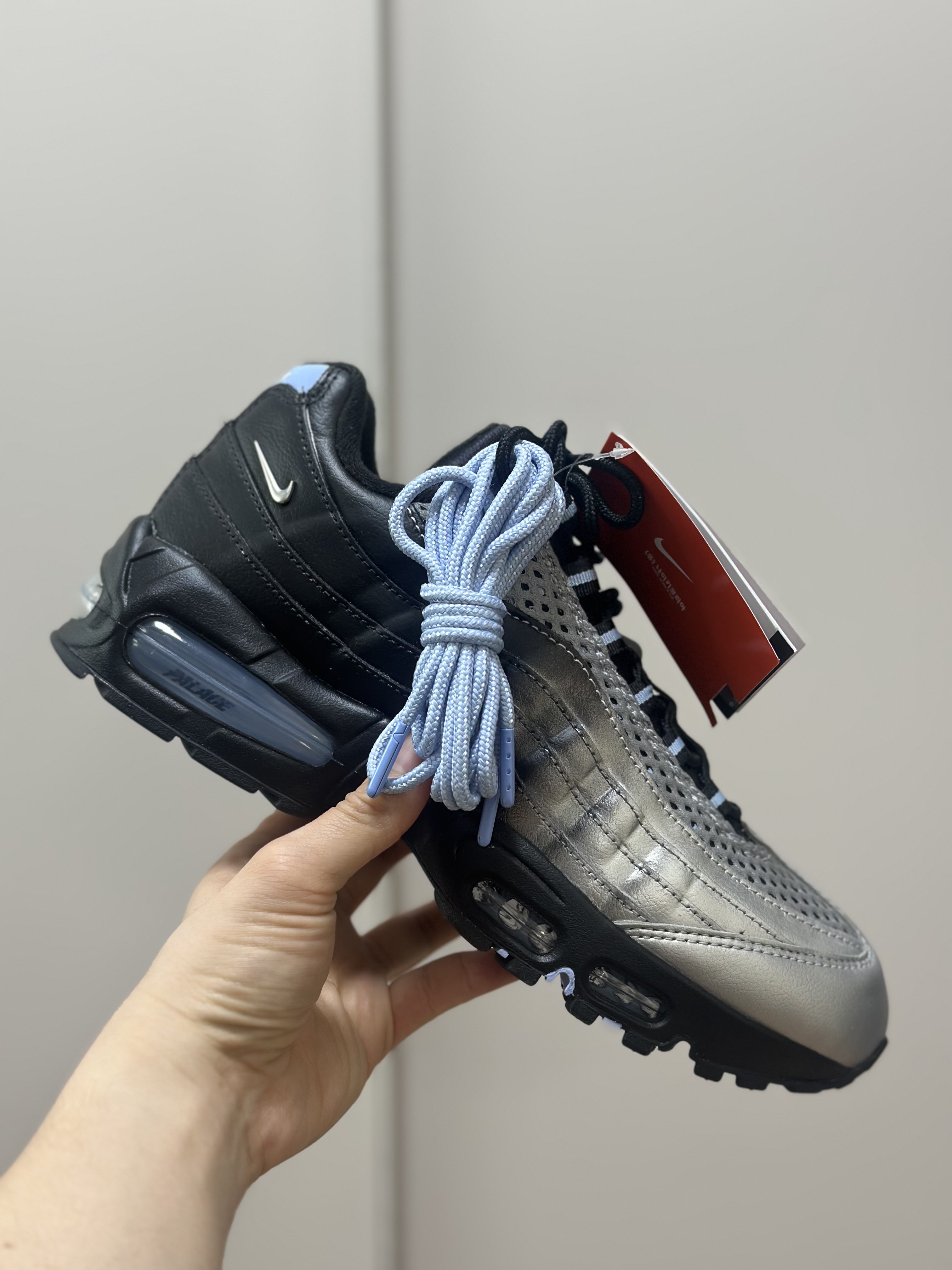 Nike x Palace Air Max 95 Metallic Silver Aluminum 착용 스타일