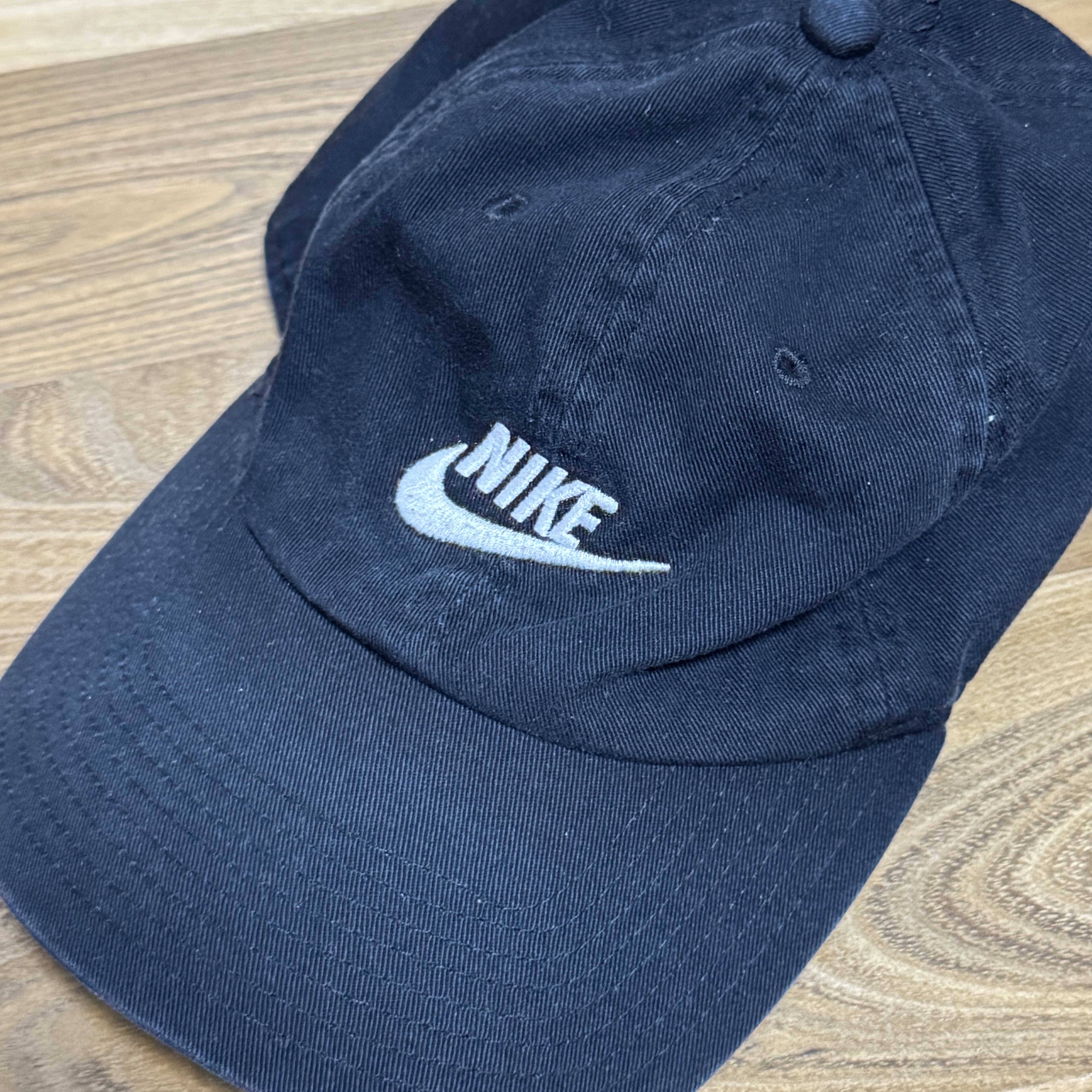 Nike Club Unstructured Futura Washed Cap Black 착용 스타일