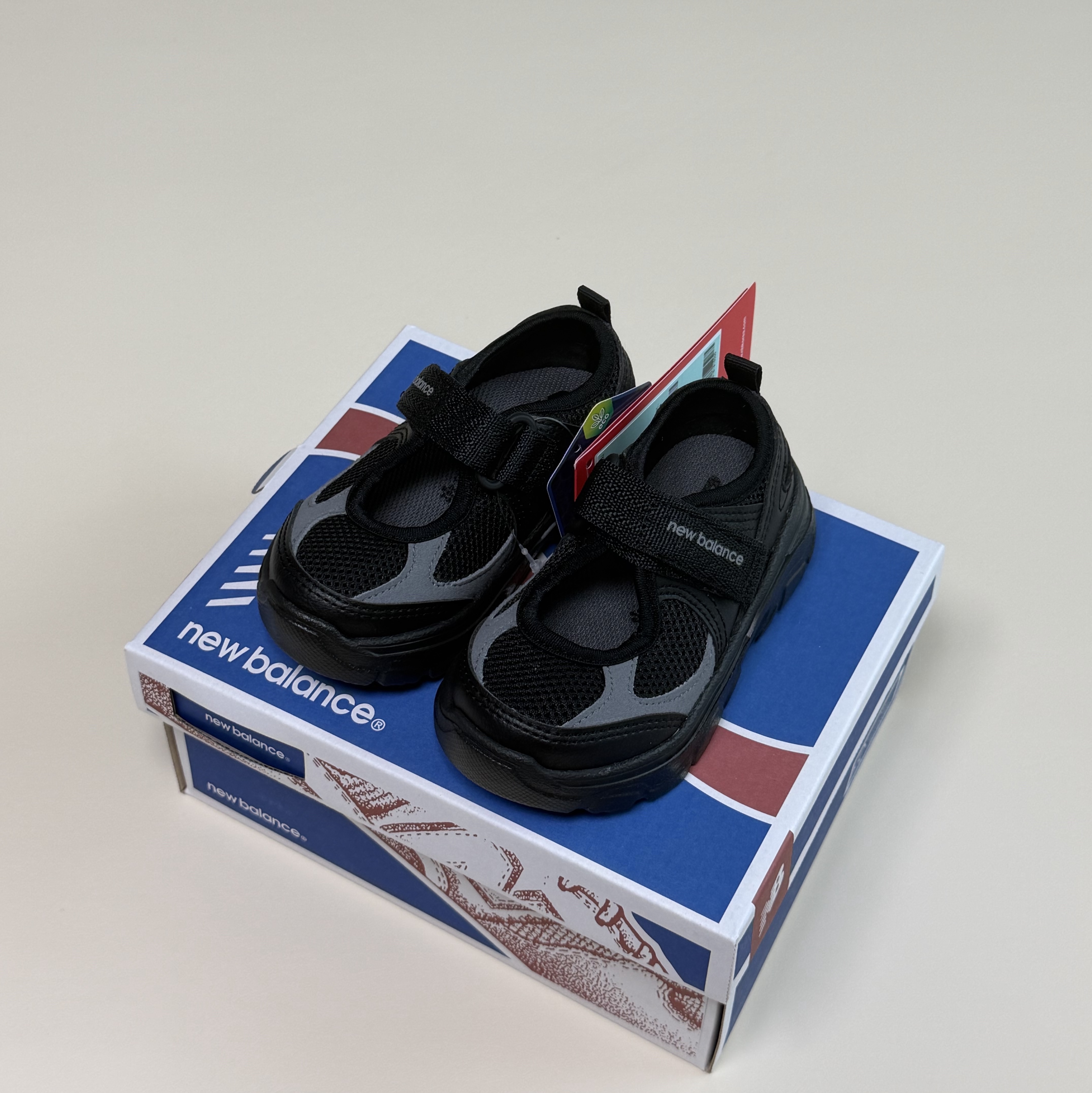 (TD) New Balance Breeze Mini Midnight Black 착용 스타일 - 1