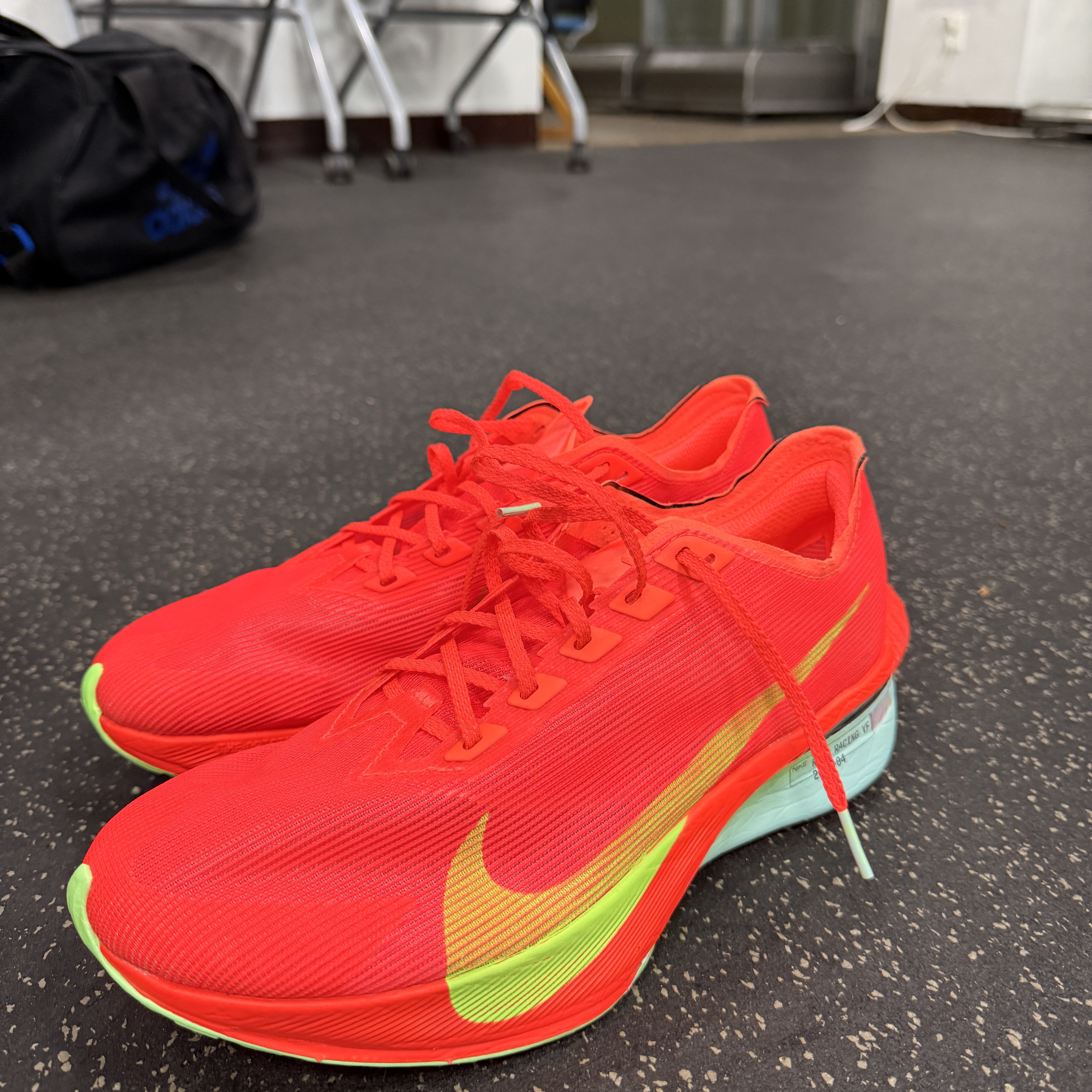 Nike ZoomX Vaporfly Next% 4 Crimson Mint Foam 착용 스타일 - 2