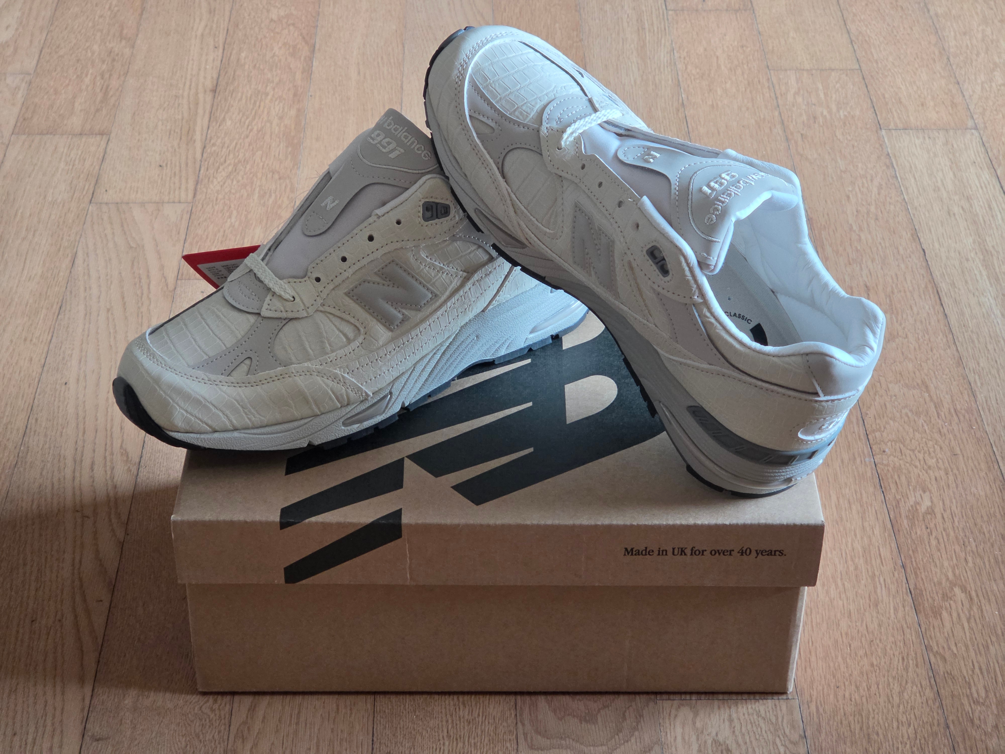 New Balance 991v1 Made in UK Oyster Grey Pistachio Shell 착용 스타일 - 1