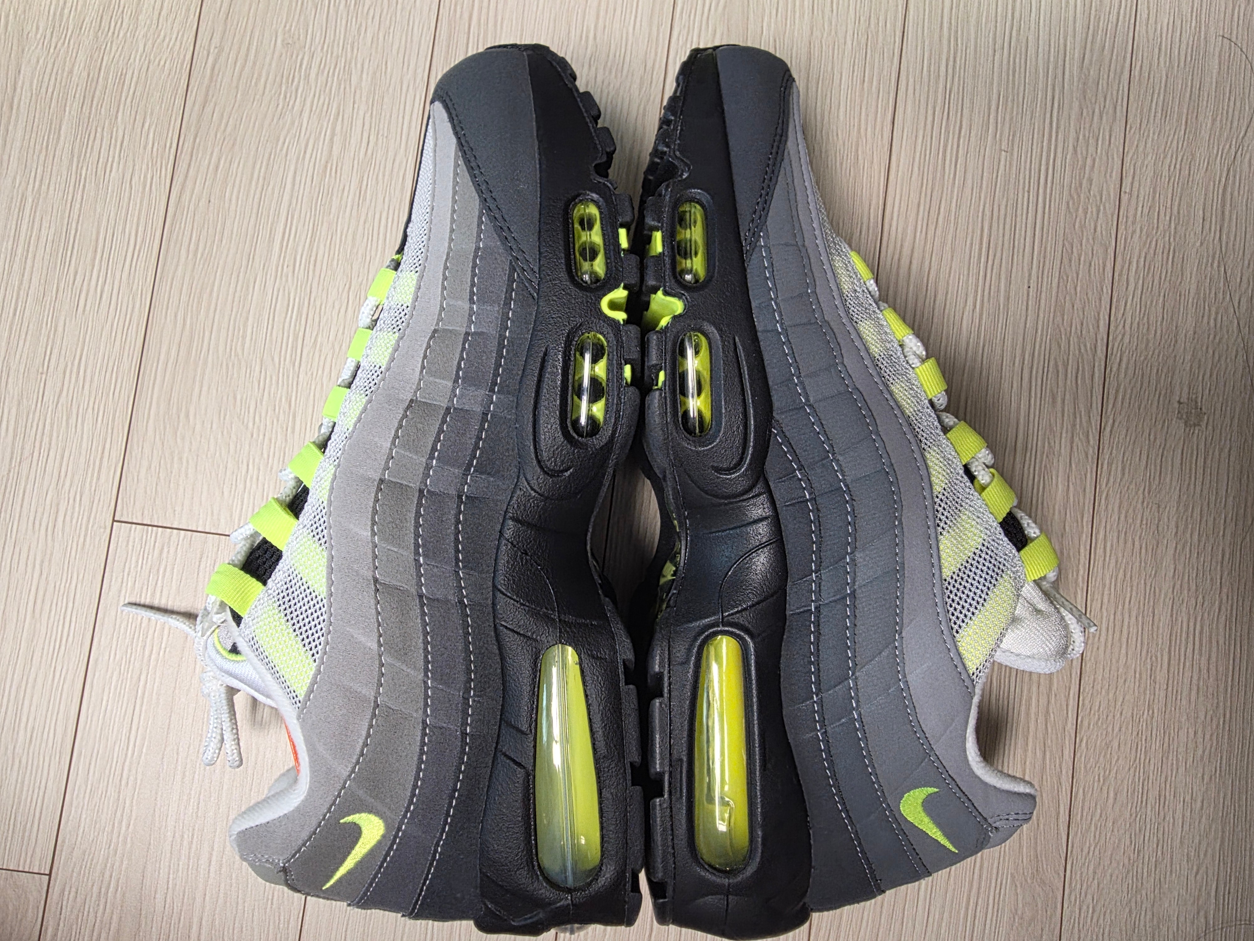 Nike Air Max 95 OG Neon, Nike Air Max 95 OG Neon Yellow 2020 착용 스타일 - 5