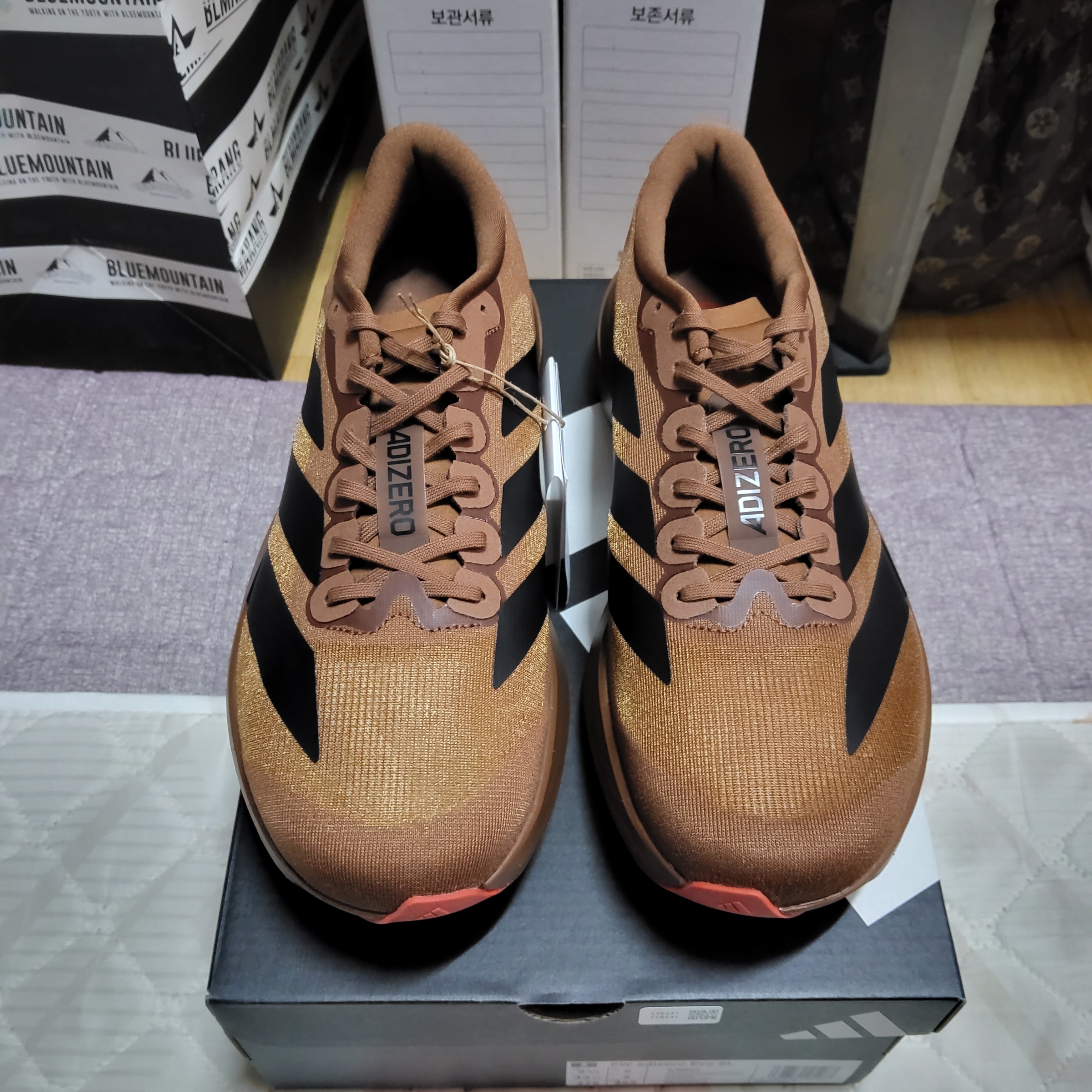 Adidas x Pharrell Williams Adizero EVO SL Preloved Brown 착용 스타일 - 2