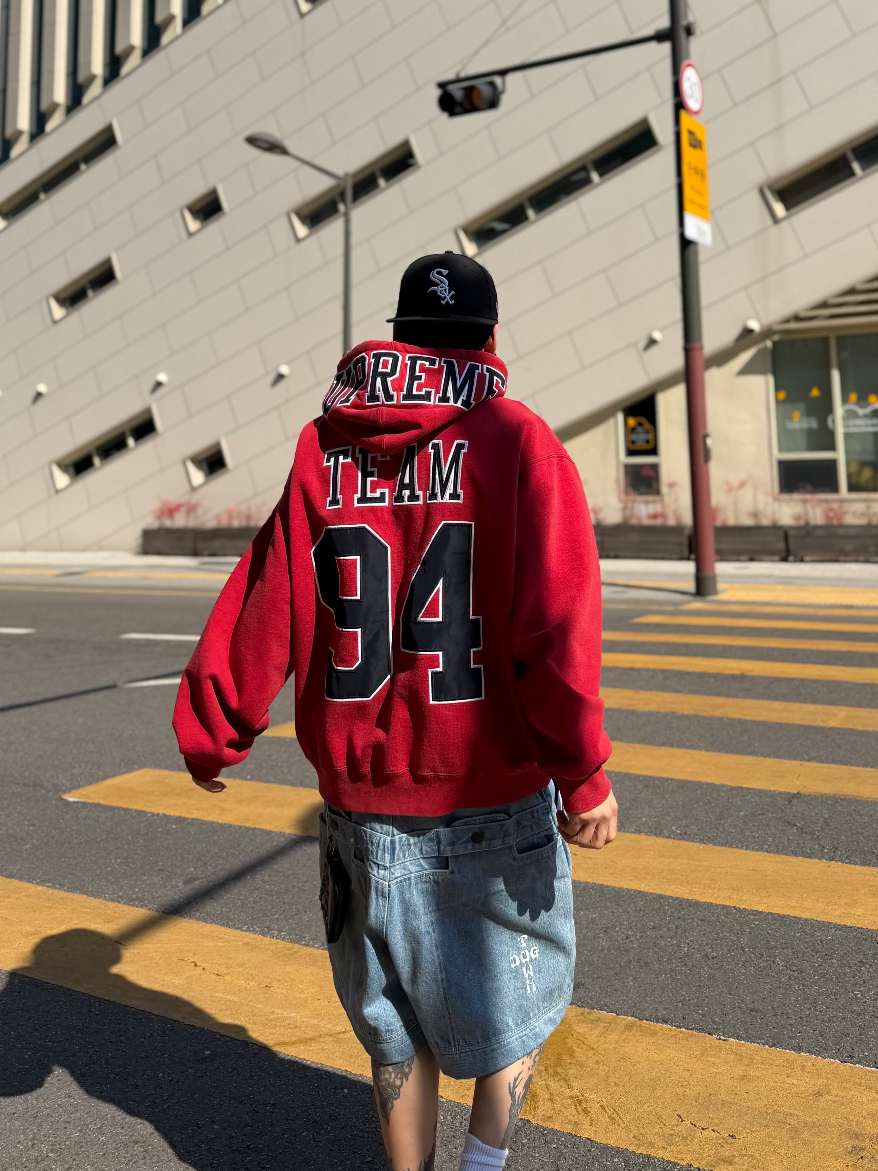 Supreme Team 94 Hooded Sweatshirt Red - 25SS 착용 스타일 - 7