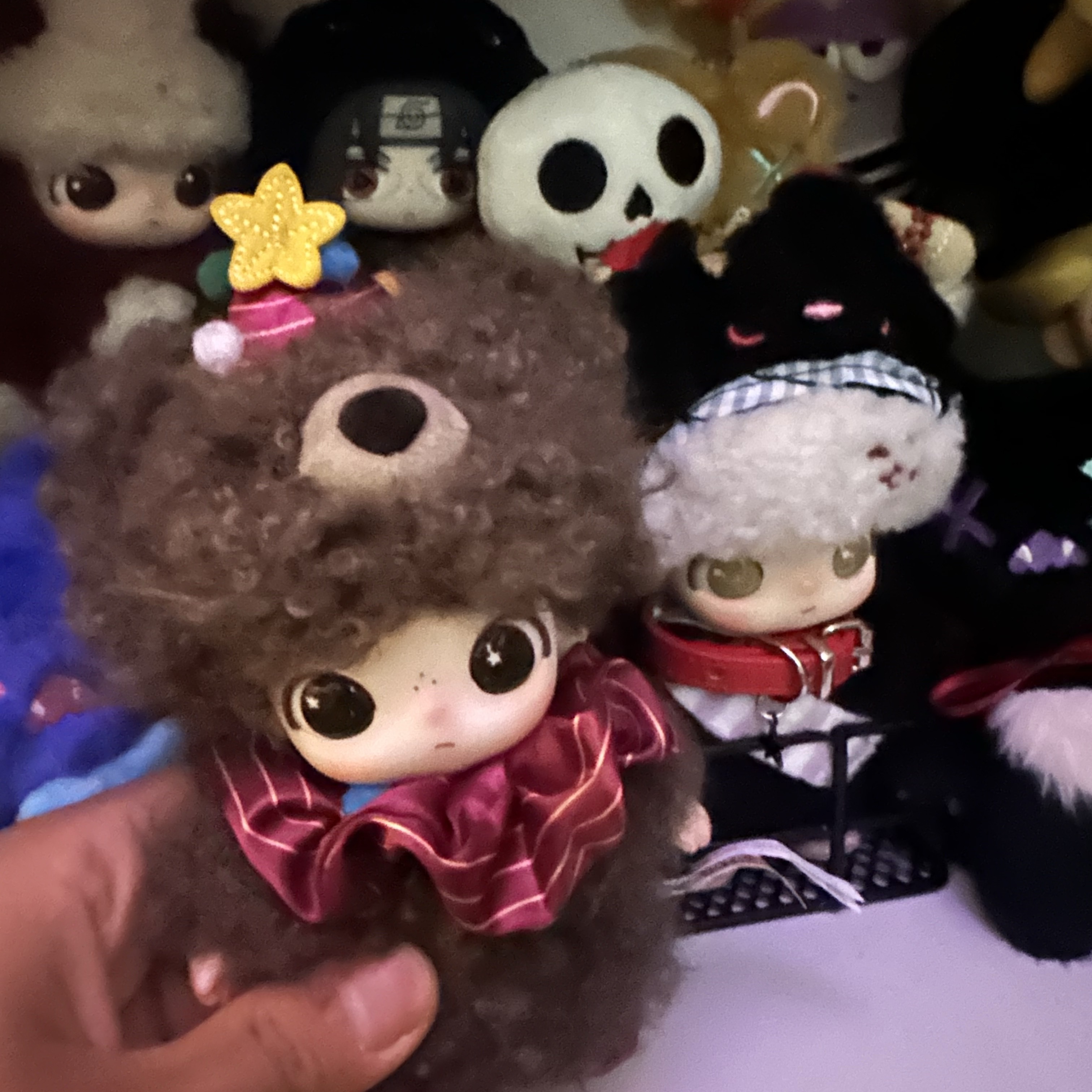 Pop Mart Dimoo The Secret Theatre Club Series Vinyl Plush Pendant Ballet Bear (Opened Case), Pop Mart Why So Serious Series Vinyl Plush Pendant Flame Clown (Opened Case) 착용 스타일 - 3