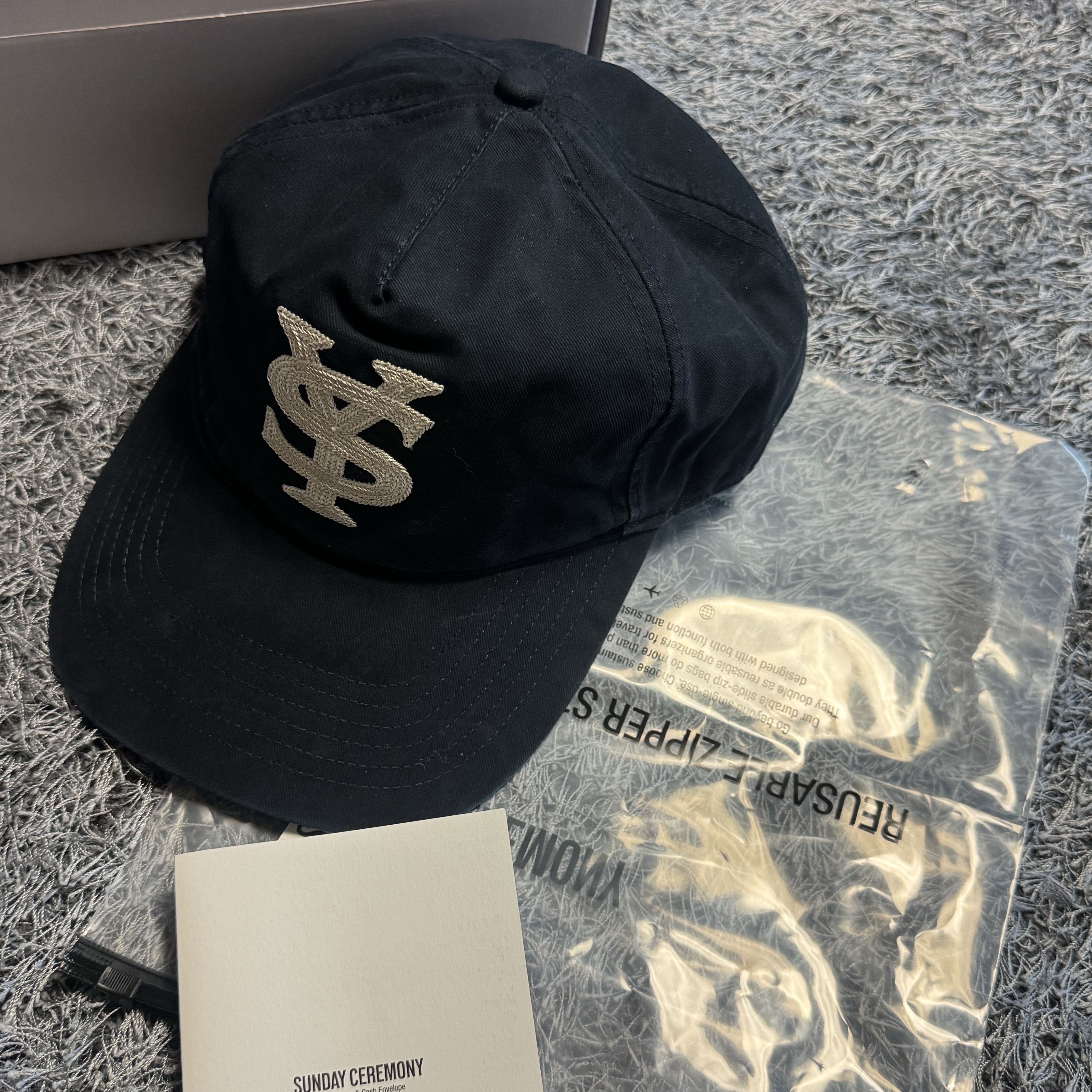 Sunday Ceremony Sy Logo 5 Panel Cotton Cap - Navy 착용 스타일 - 1