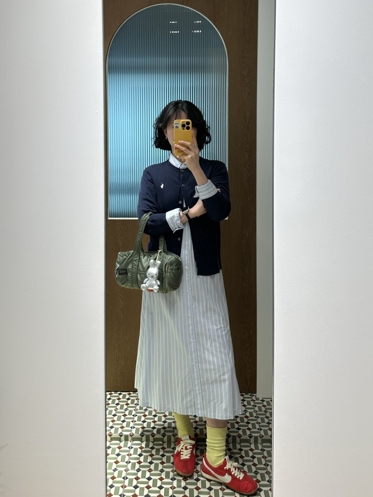 Nike x Jacquemus Moon Shoe SP University Red and Bicycle Yellow, Porter Tanker Duffle Bag S Sage Green 착용 스타일 - 1
