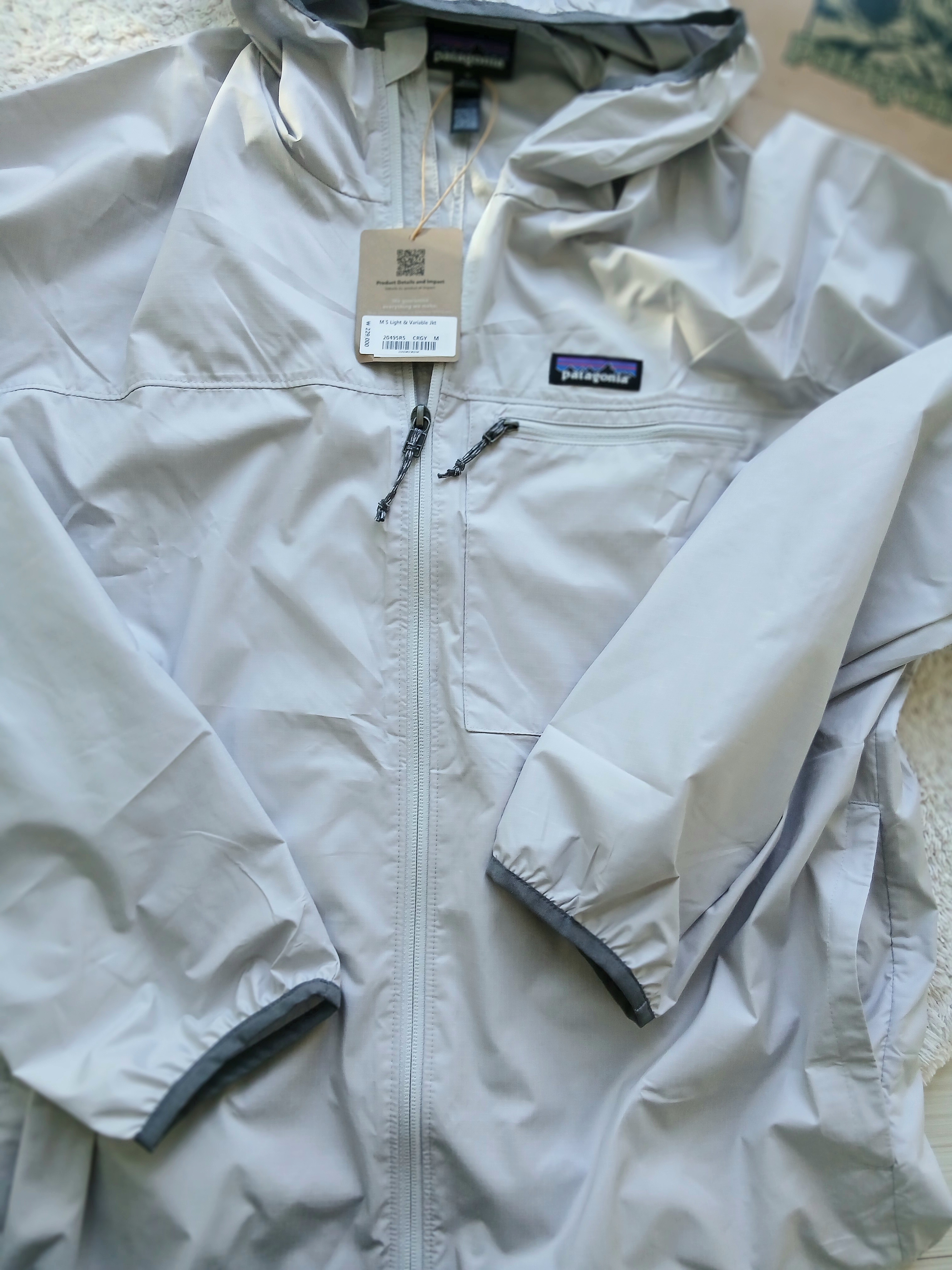 Patagonia Light Variable Jacket Crisp Grey 착용 스타일 - 3