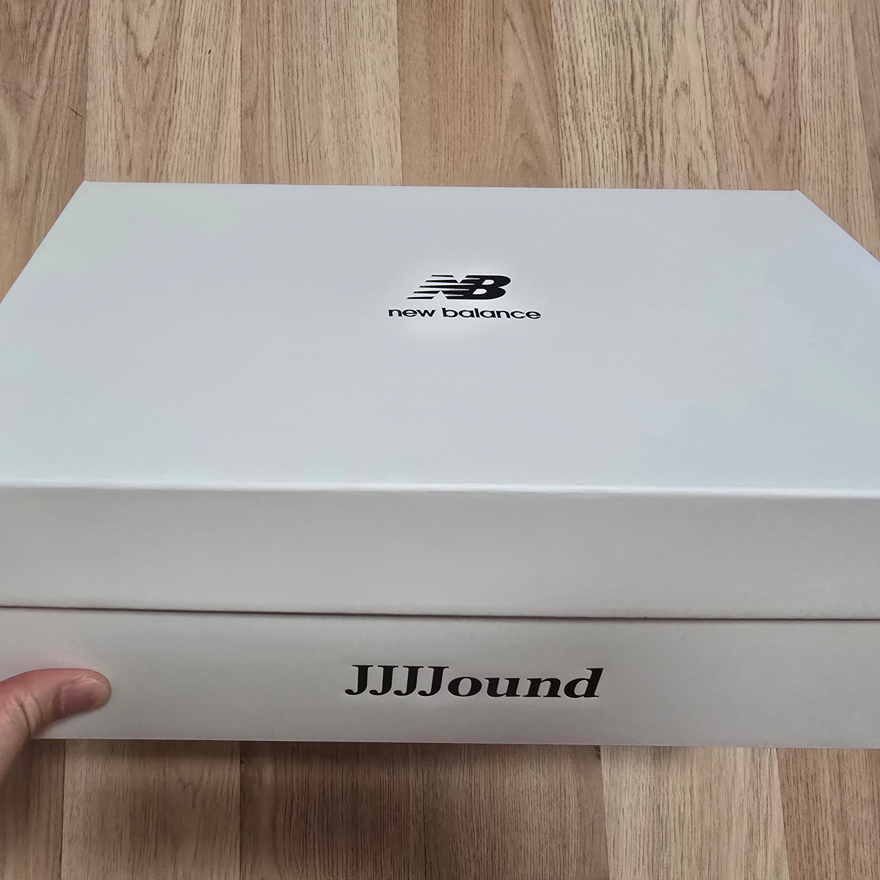 New Balance x JJJJound 475 Black White 착용 스타일 - 4