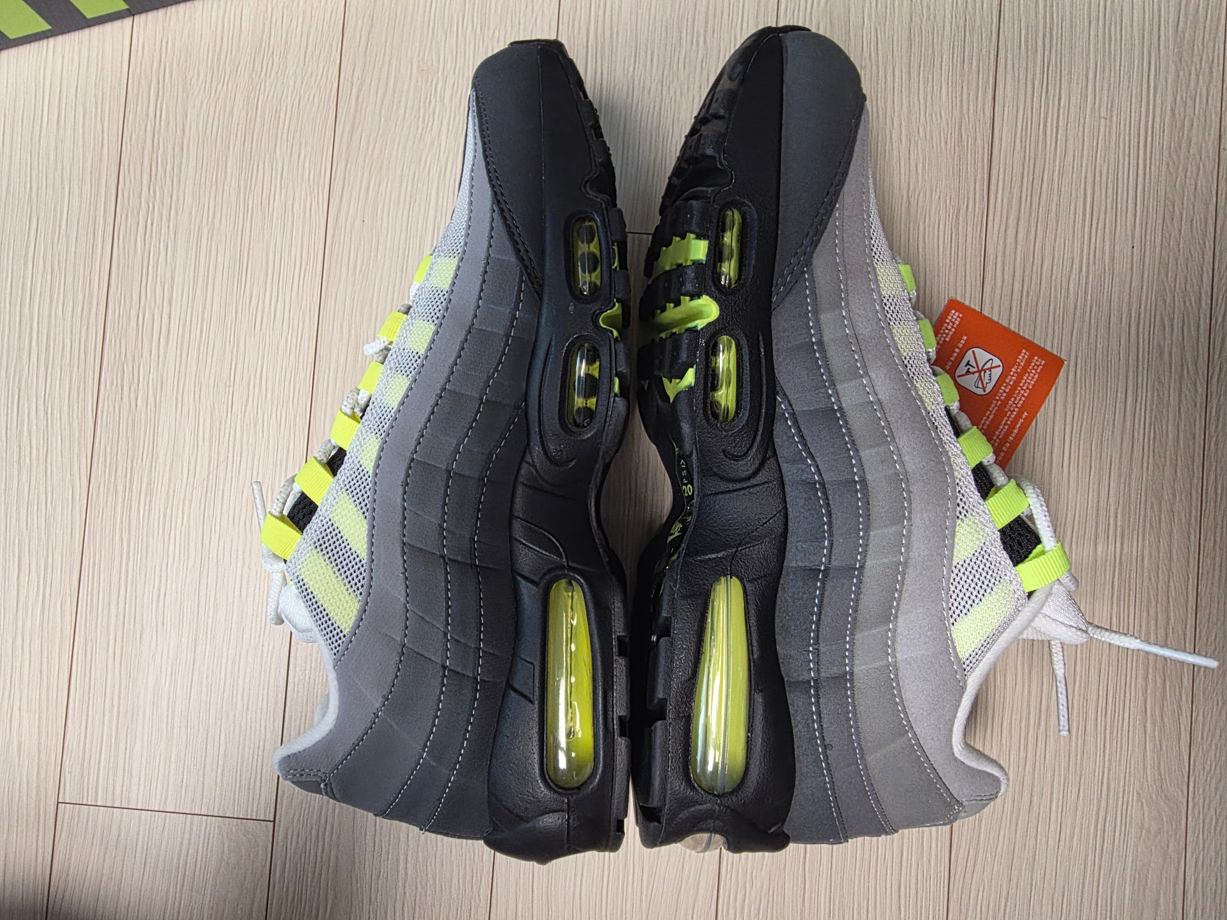 Nike Air Max 95 OG Neon, Nike Air Max 95 OG Neon Yellow 2020 착용 스타일 - 6