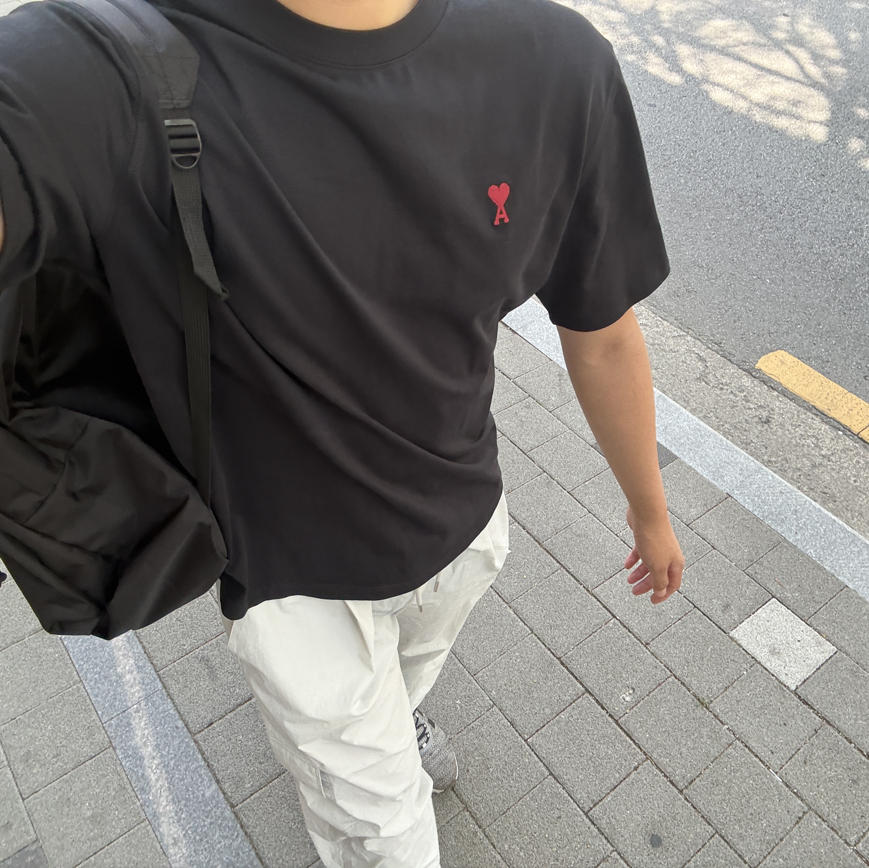 AMI de Coeur T-Shirt Black, Jansport Superbreak Backpack Black 착용 스타일 - 1