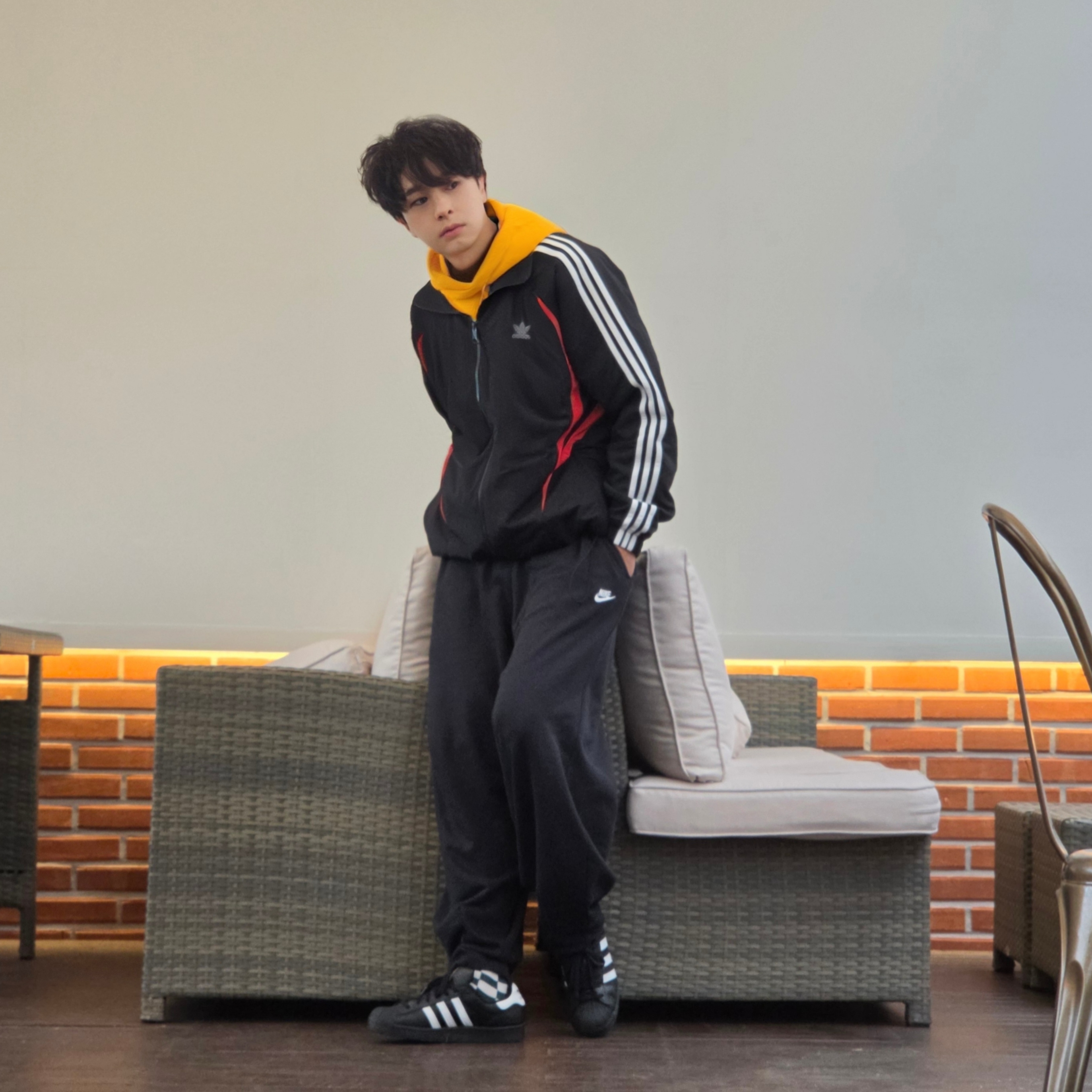 Adidas Archive Track Top Black - KR Sizing, Nike Club Fleece Oversized French Terry Pants Black White - Asia 착용 스타일 - 3