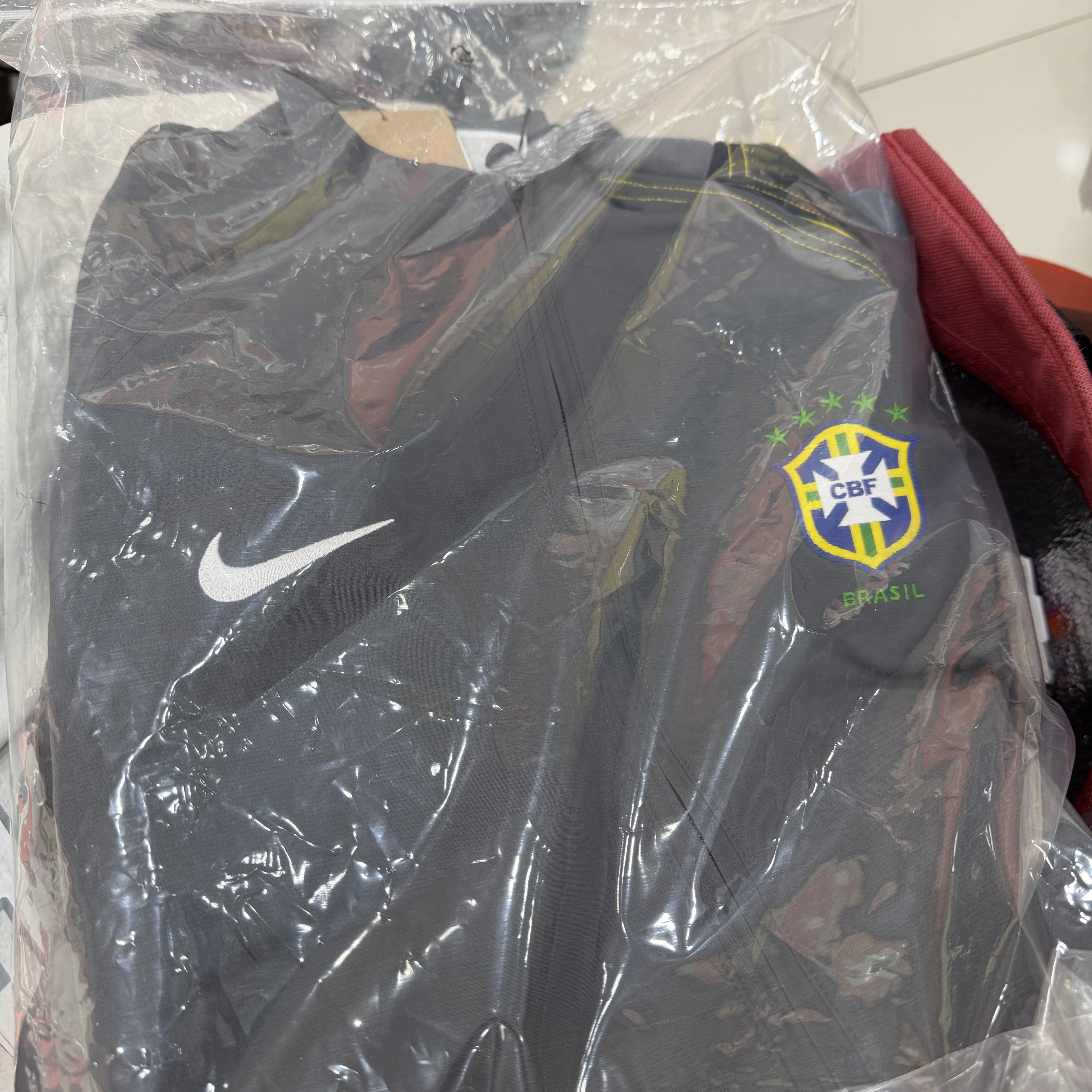 Nike Brazil 2004 Total 90 Reissue Soccer Replica Track Jacket (HV4437-021) 착용 스타일