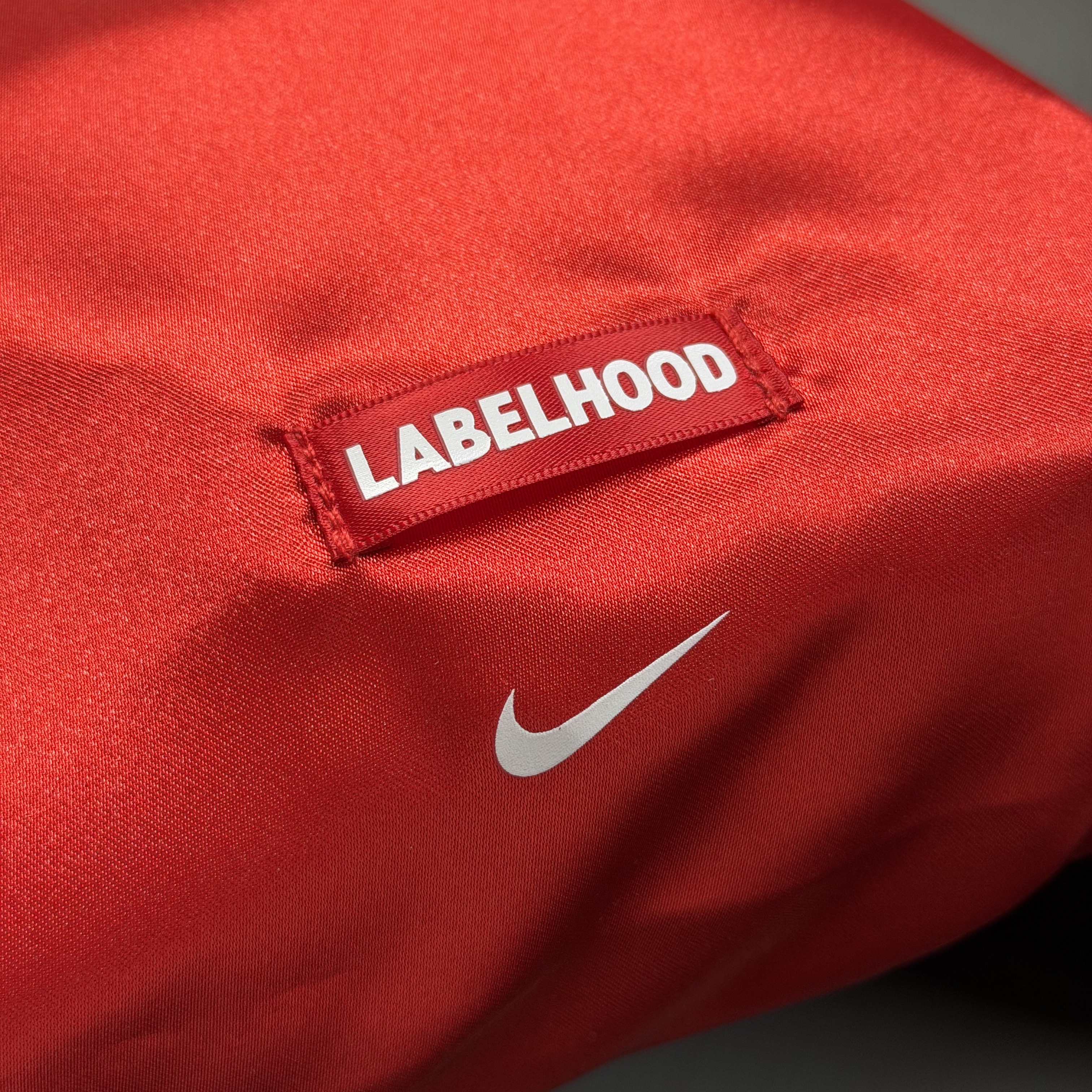 (W) Nike x Labelhood Shox Z Calistra Black and University Red 착용 스타일 - 1