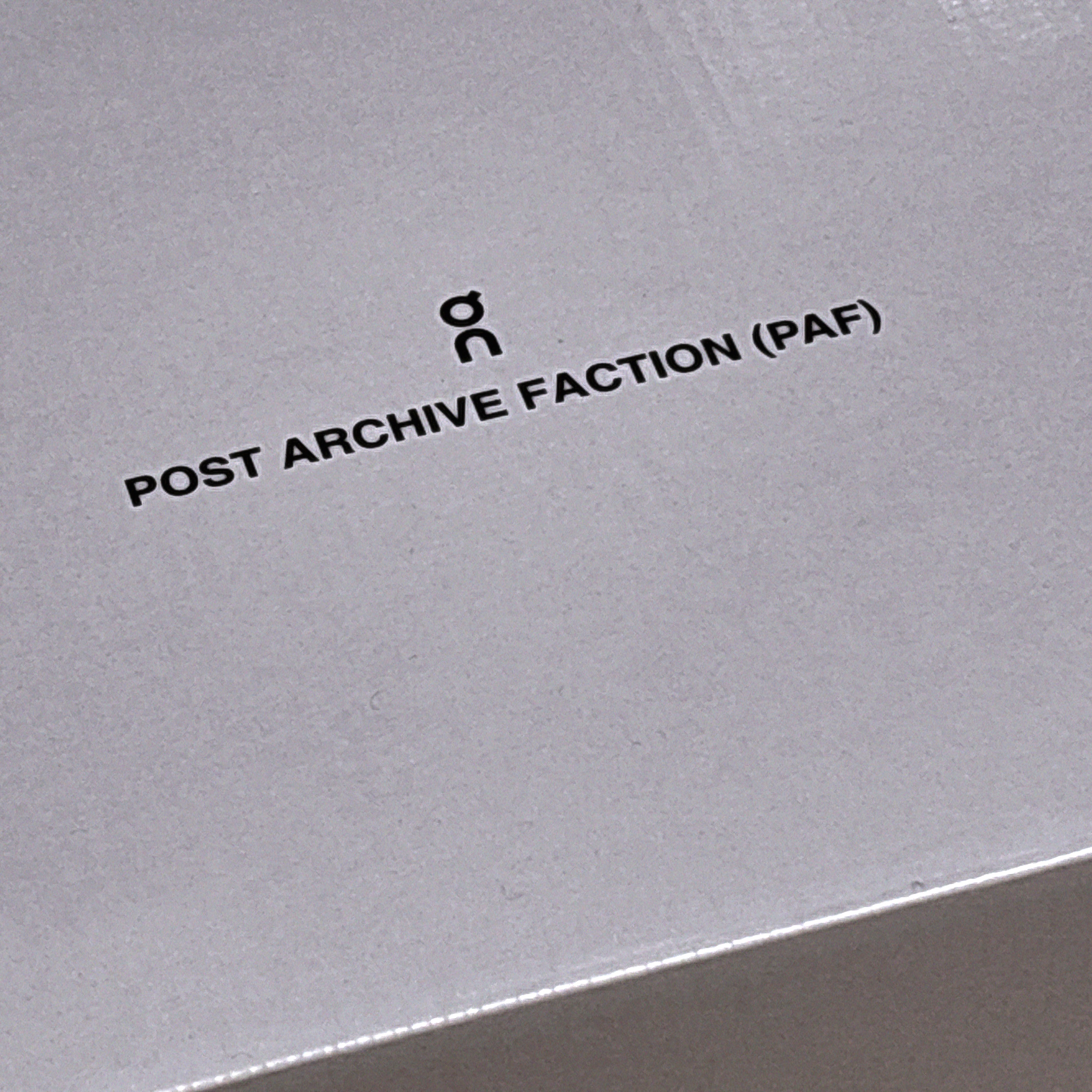 On Running x Post Archive Faction (Paf) Cloudmonster Hyper Phantom Apollo 착용 스타일 - 4