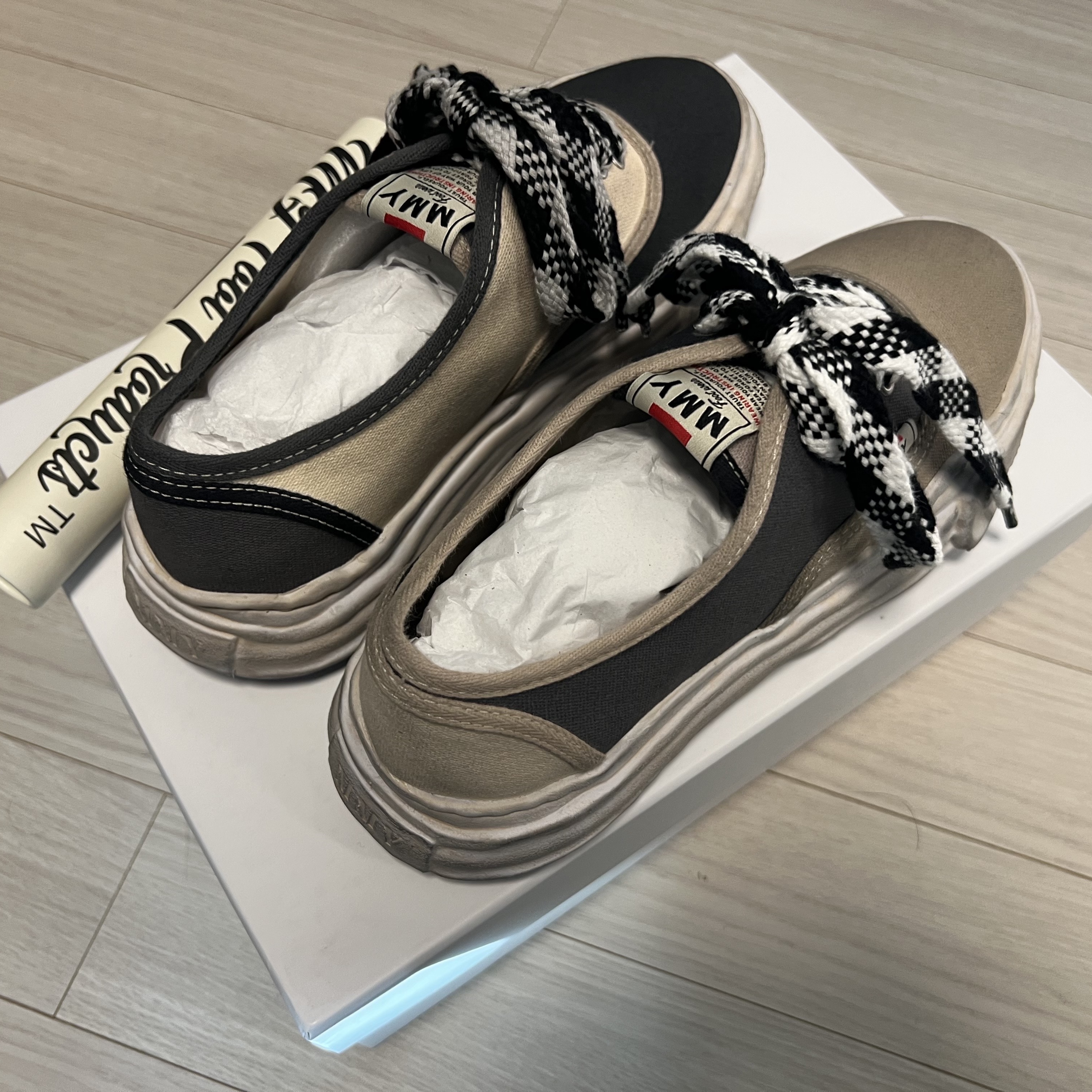 Mihara Yasuhiro Baker OG Sole Multi Color Canvas Low-Top Sneaker Black White 착용 스타일 - 2