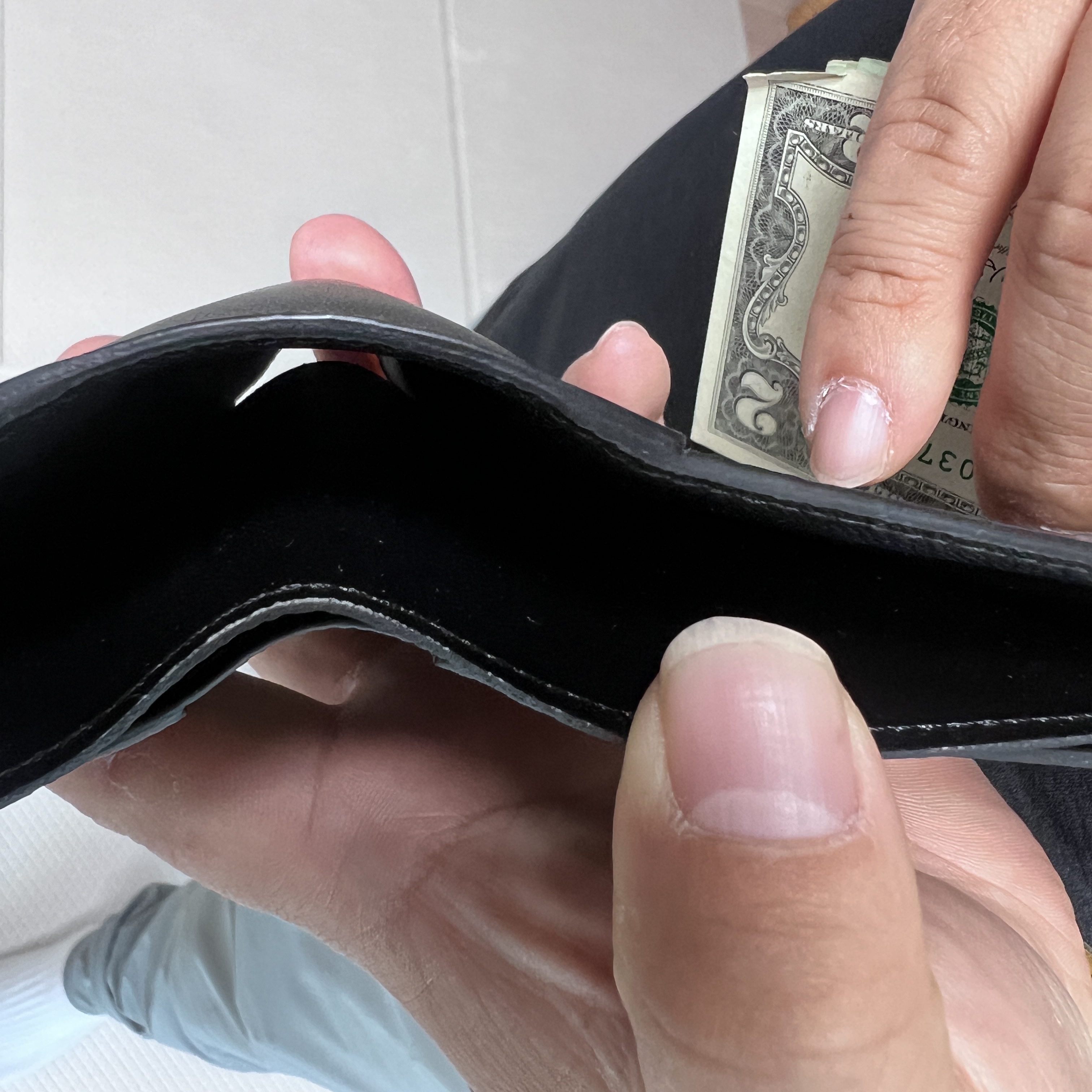 Louis Vuitton Multiple Wallet Monogram 착용 스타일