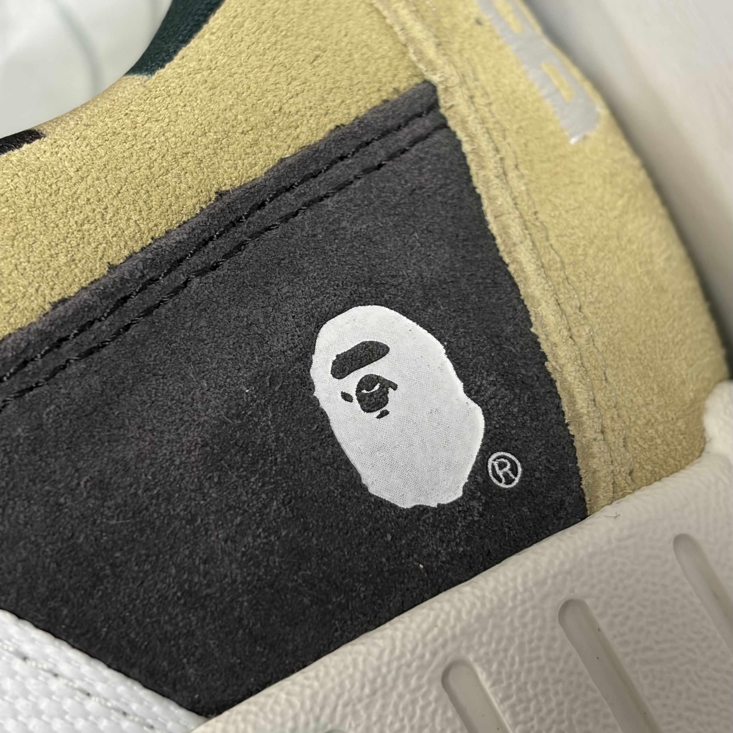 Adidas X BAPE Lawsuit Sand Cloud White 착용 스타일 - 3