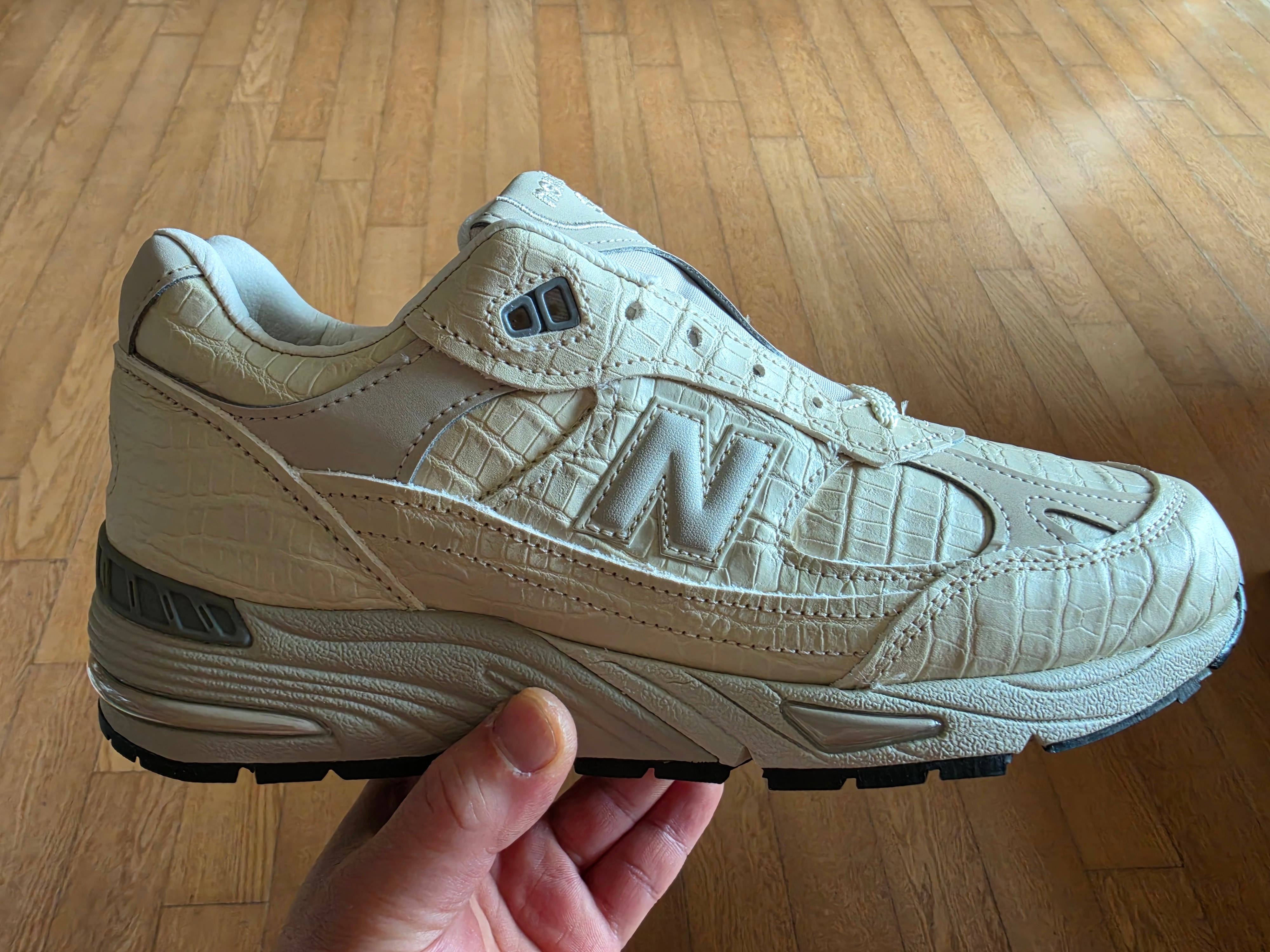 New Balance 991v1 Made in UK Oyster Grey Pistachio Shell 착용 스타일 - 3