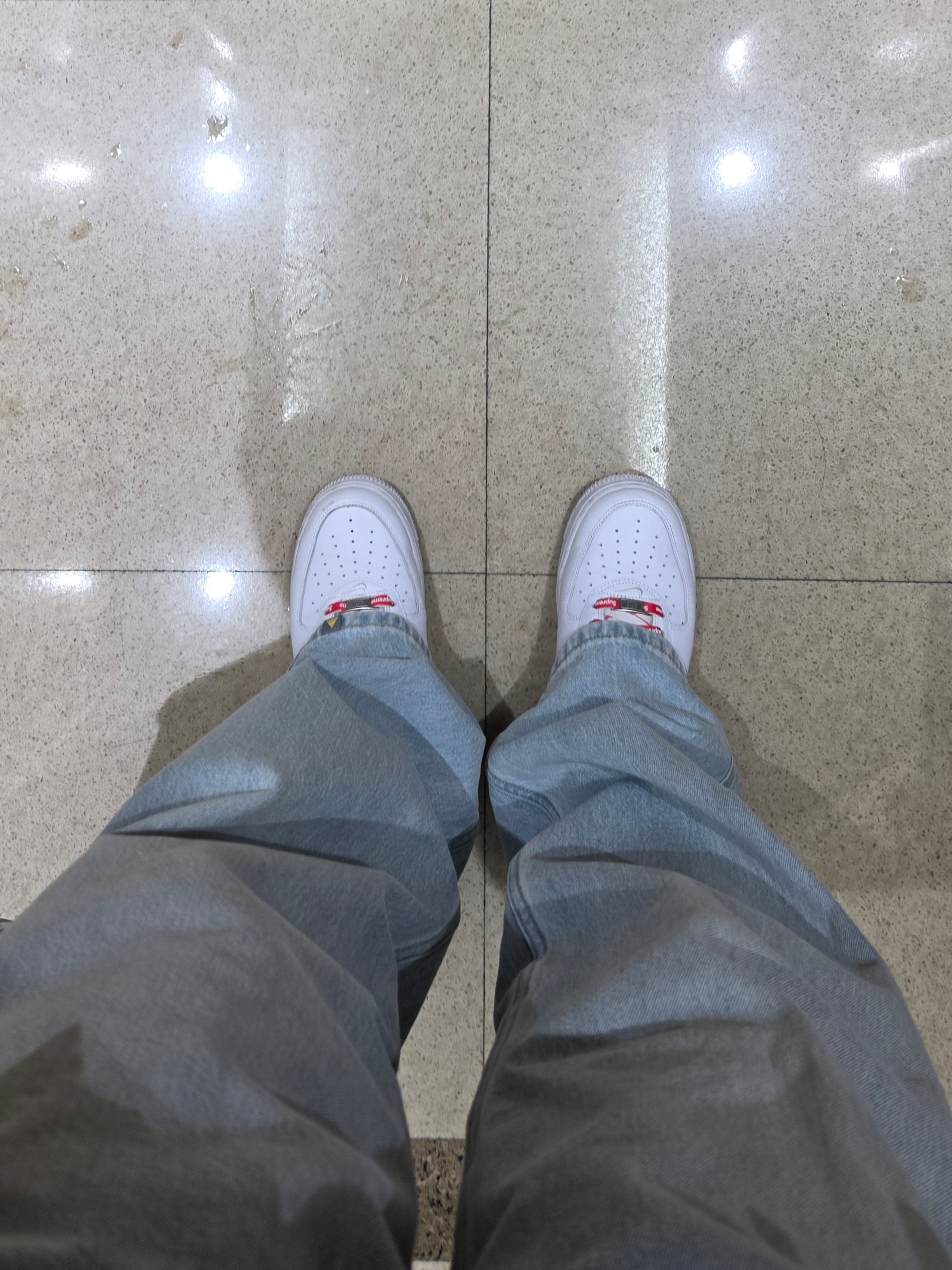Nike x Supreme Air Force 1 Low White 착용 스타일