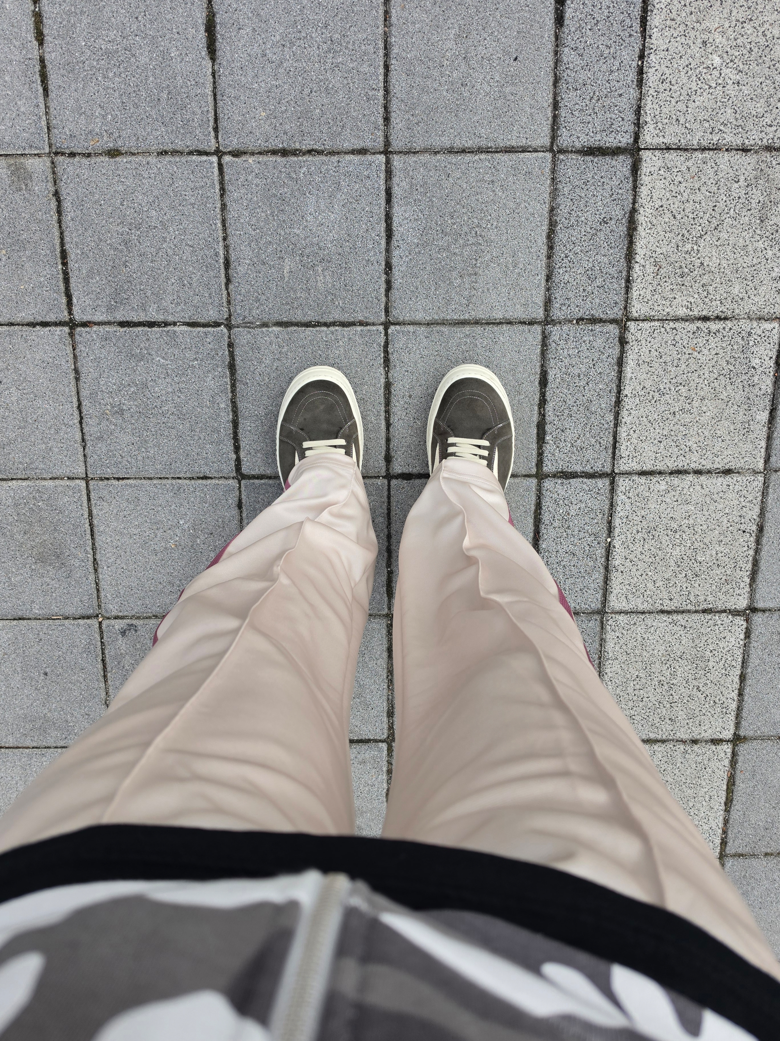 Rick Owens Temple Vintage Sneakers Khaki Milk 착용 스타일