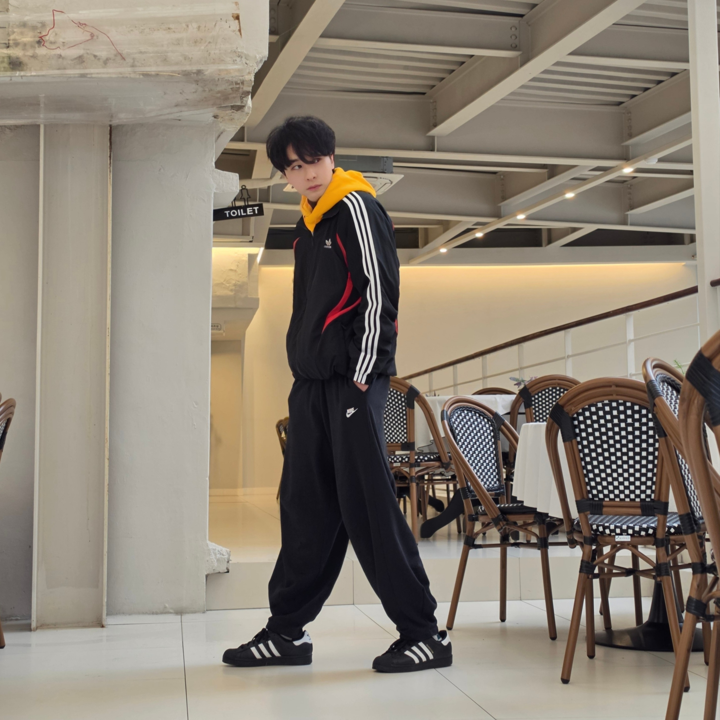 Adidas Archive Track Top Black - KR Sizing, Nike Club Fleece Oversized French Terry Pants Black White - Asia 착용 스타일 - 2