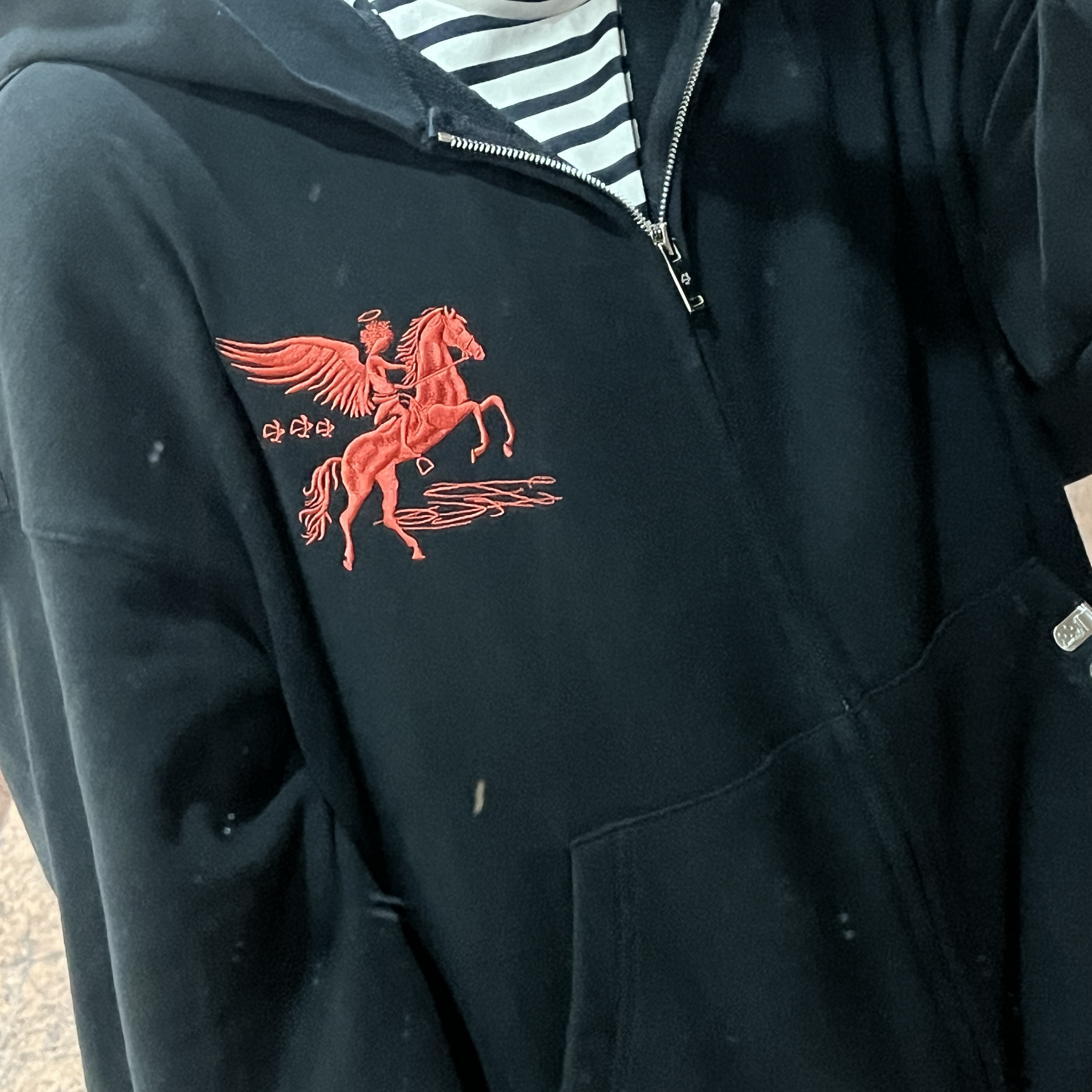 PACOSPLY Falling Angel Zip Up Hoodie Black, New Balance 530 White Silver 착용 스타일 - 4