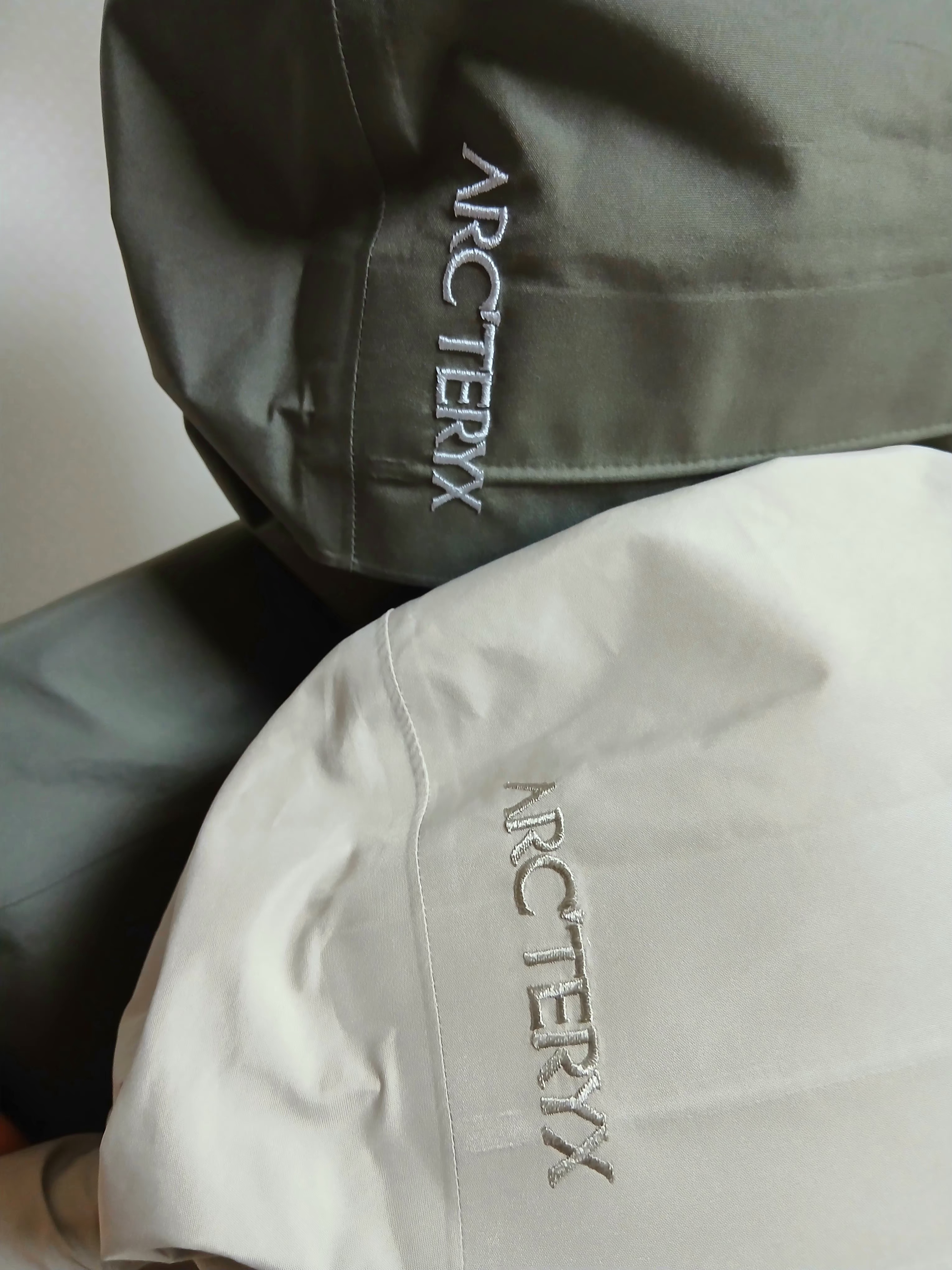 Arc'teryx Solano Hoody Black, Arc'teryx Solano Hoody Black 착용 스타일 - 3